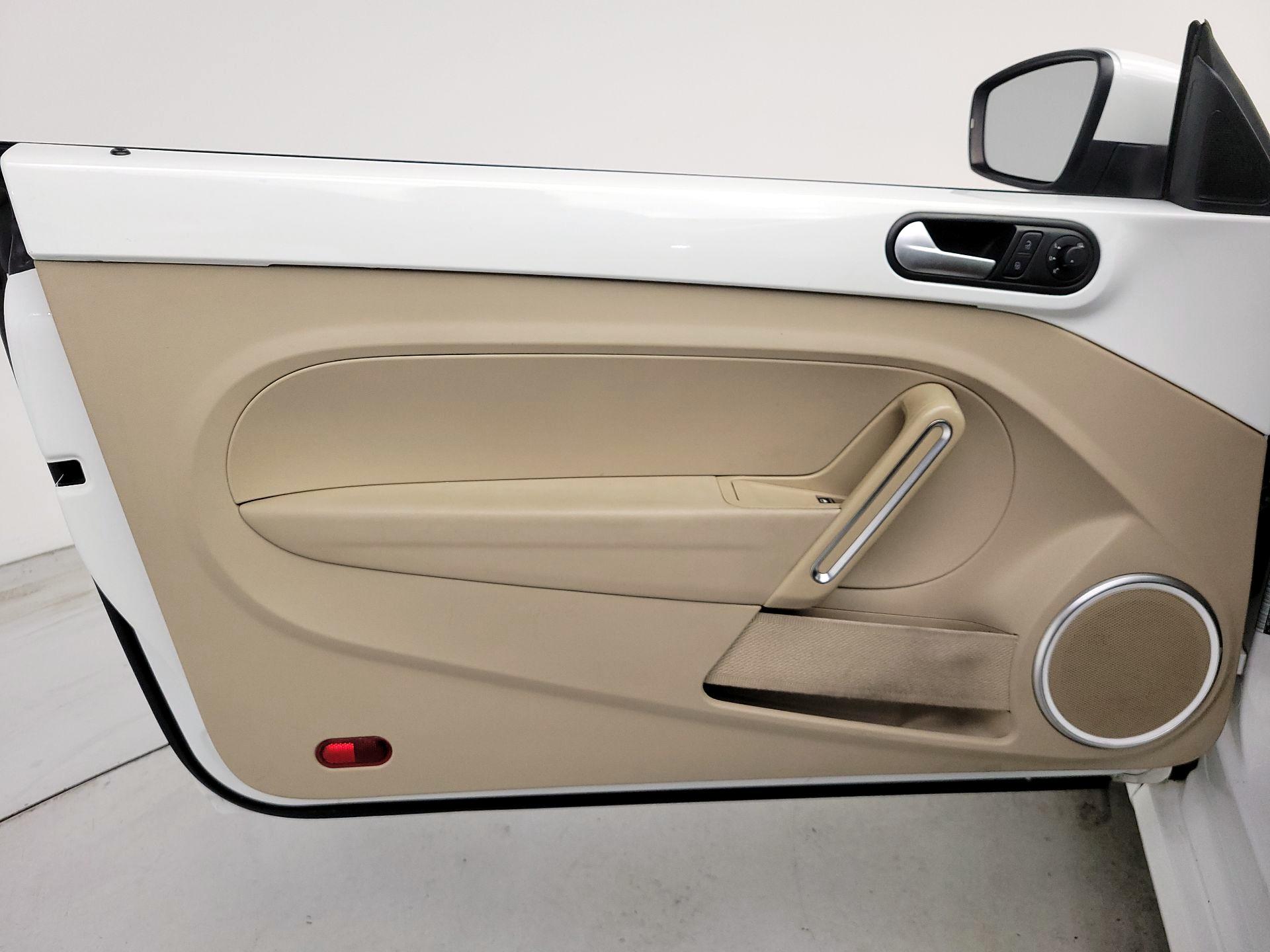 Thumbnail: 2014 Volkswagen Beetle - 12