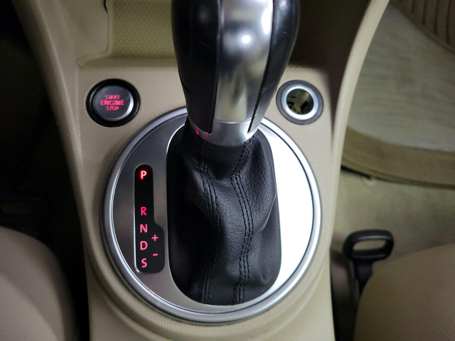 Thumbnail: 2014 Volkswagen Beetle - 15