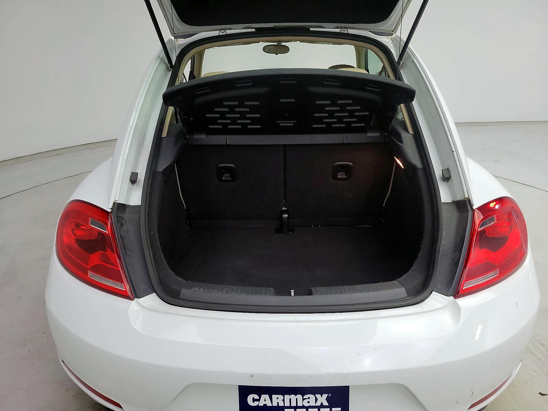 Thumbnail: 2014 Volkswagen Beetle - 19