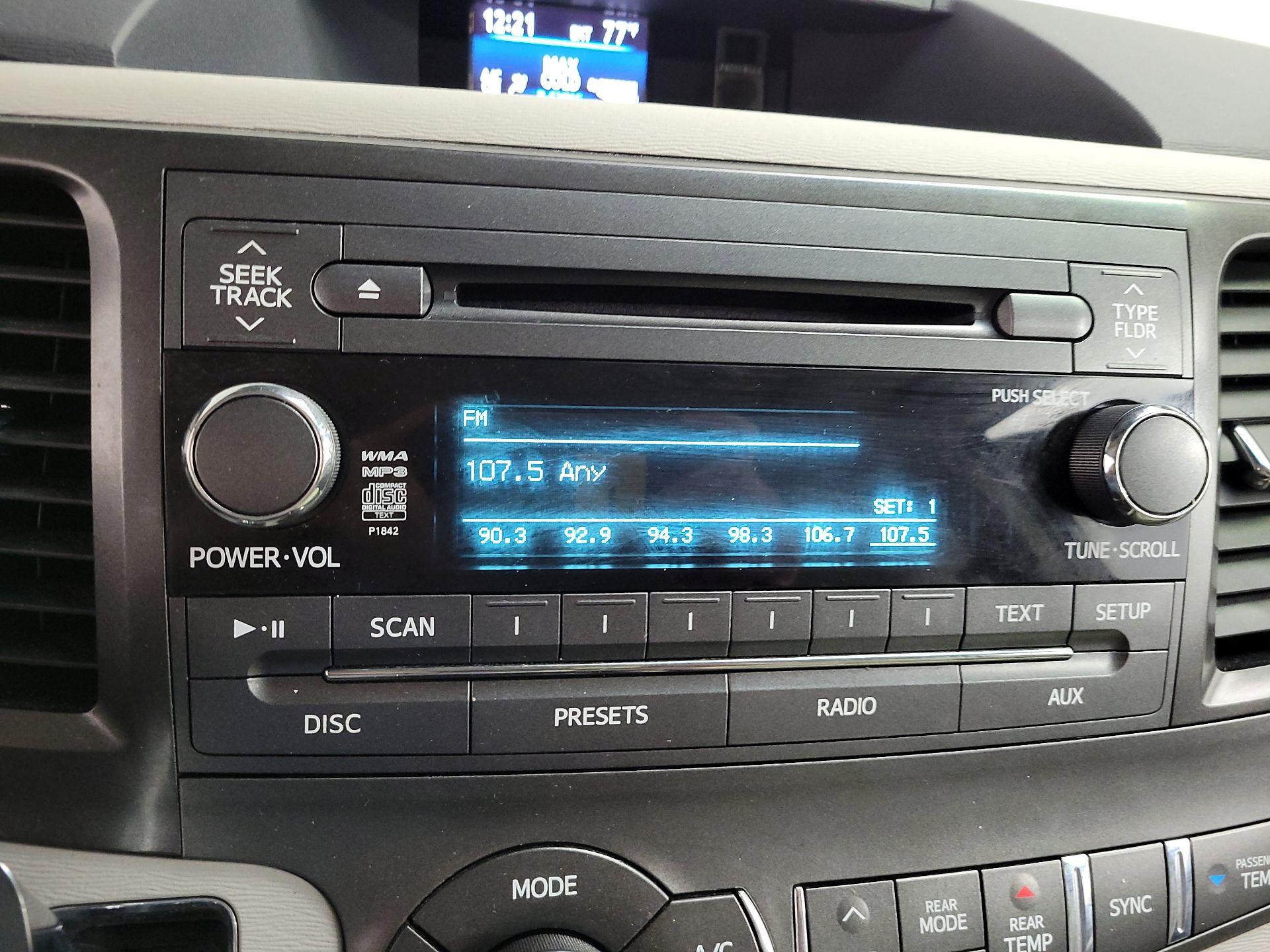 Thumbnail: 2014 Toyota Sienna - 15