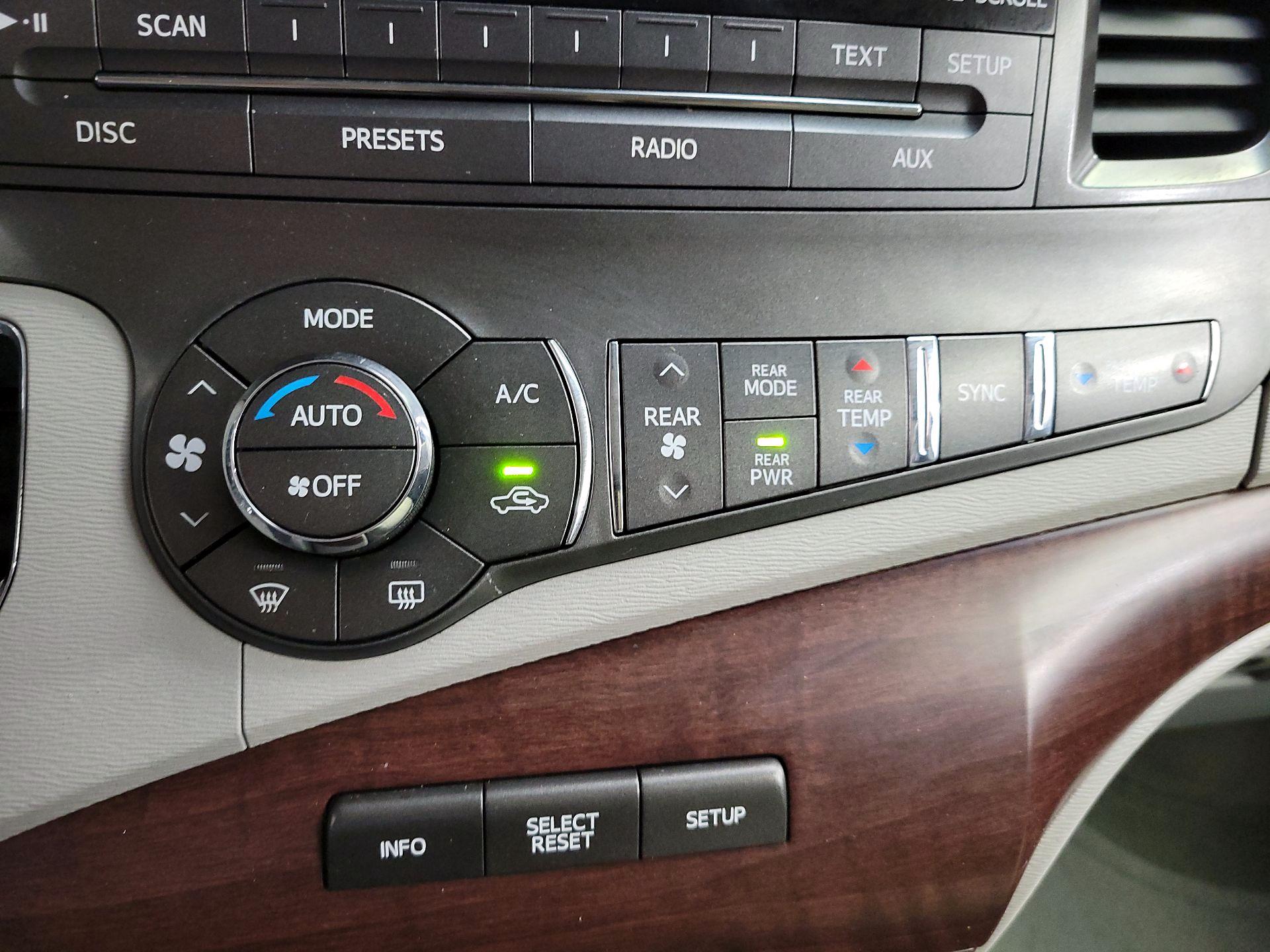 Thumbnail: 2014 Toyota Sienna - 16