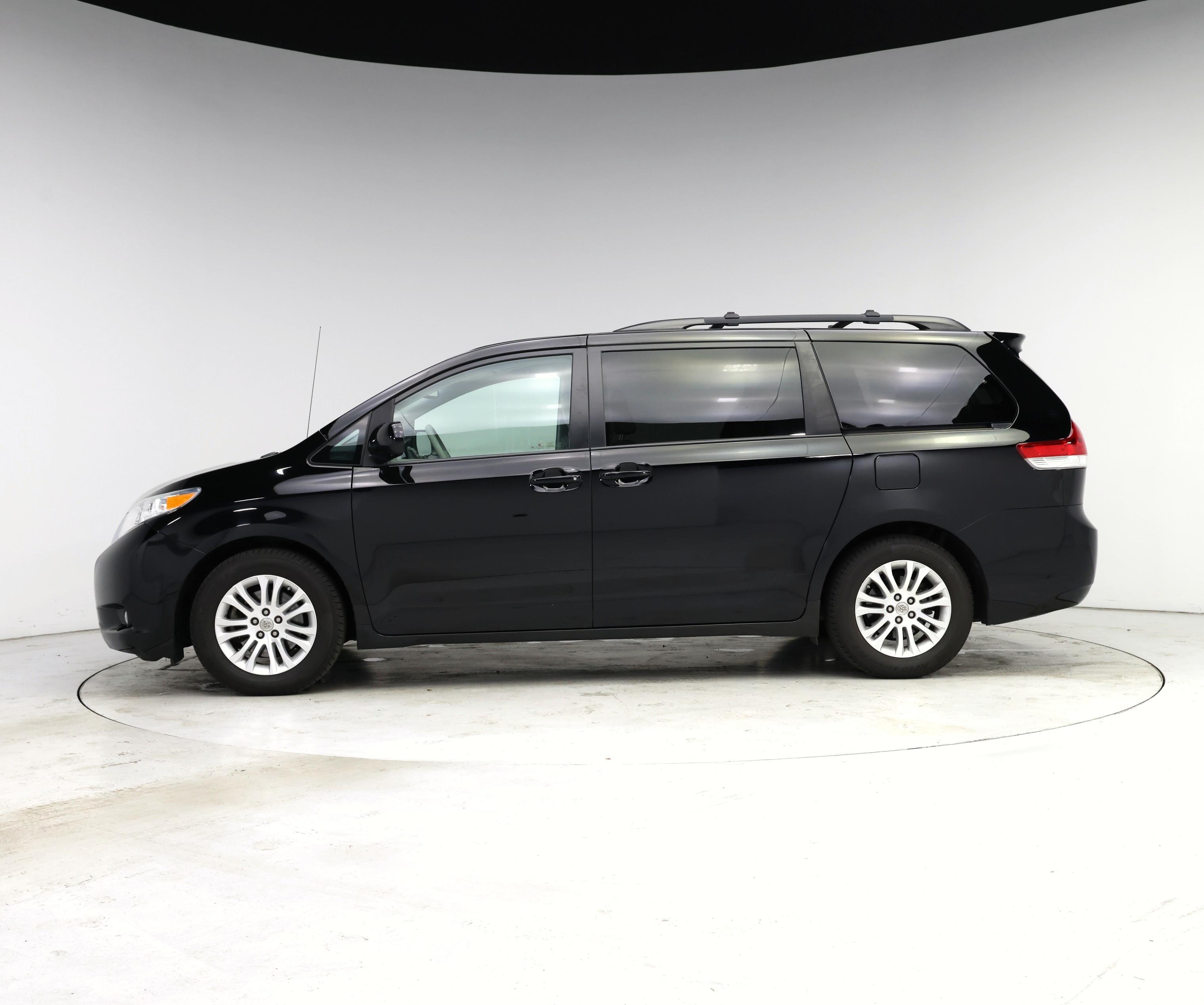 Thumbnail: 2014 Toyota Sienna - 3