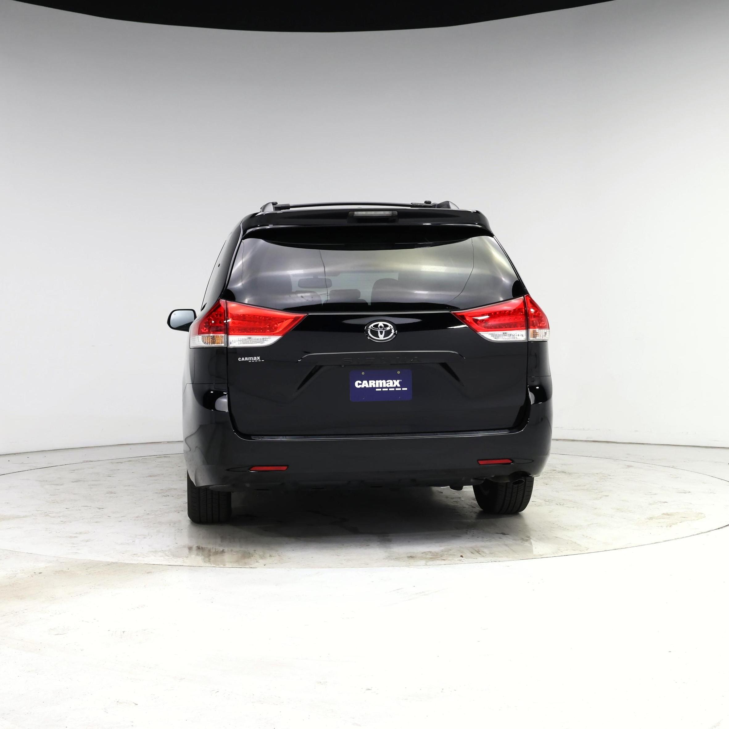 Thumbnail: 2014 Toyota Sienna - 6