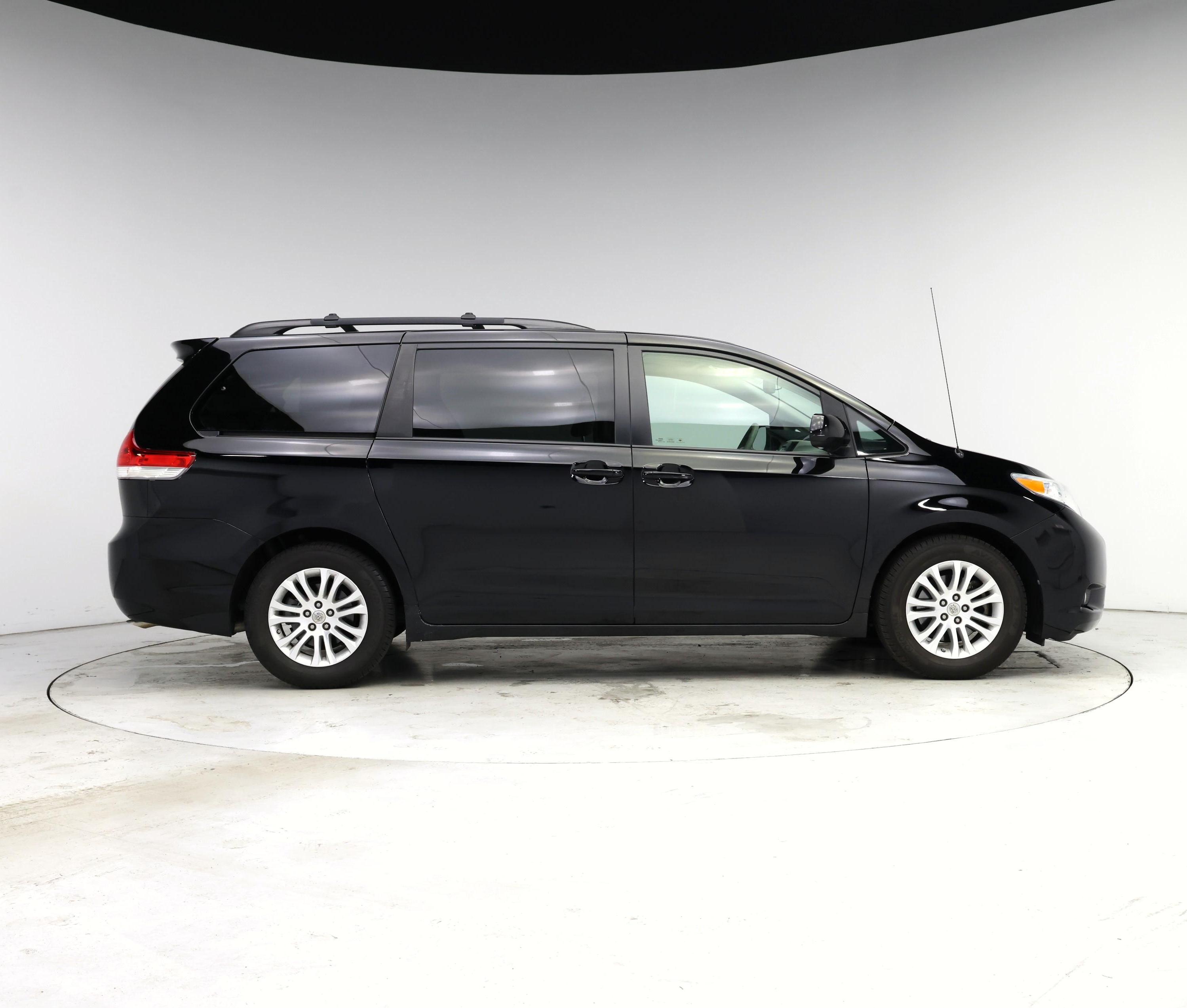 Thumbnail: 2014 Toyota Sienna - 7