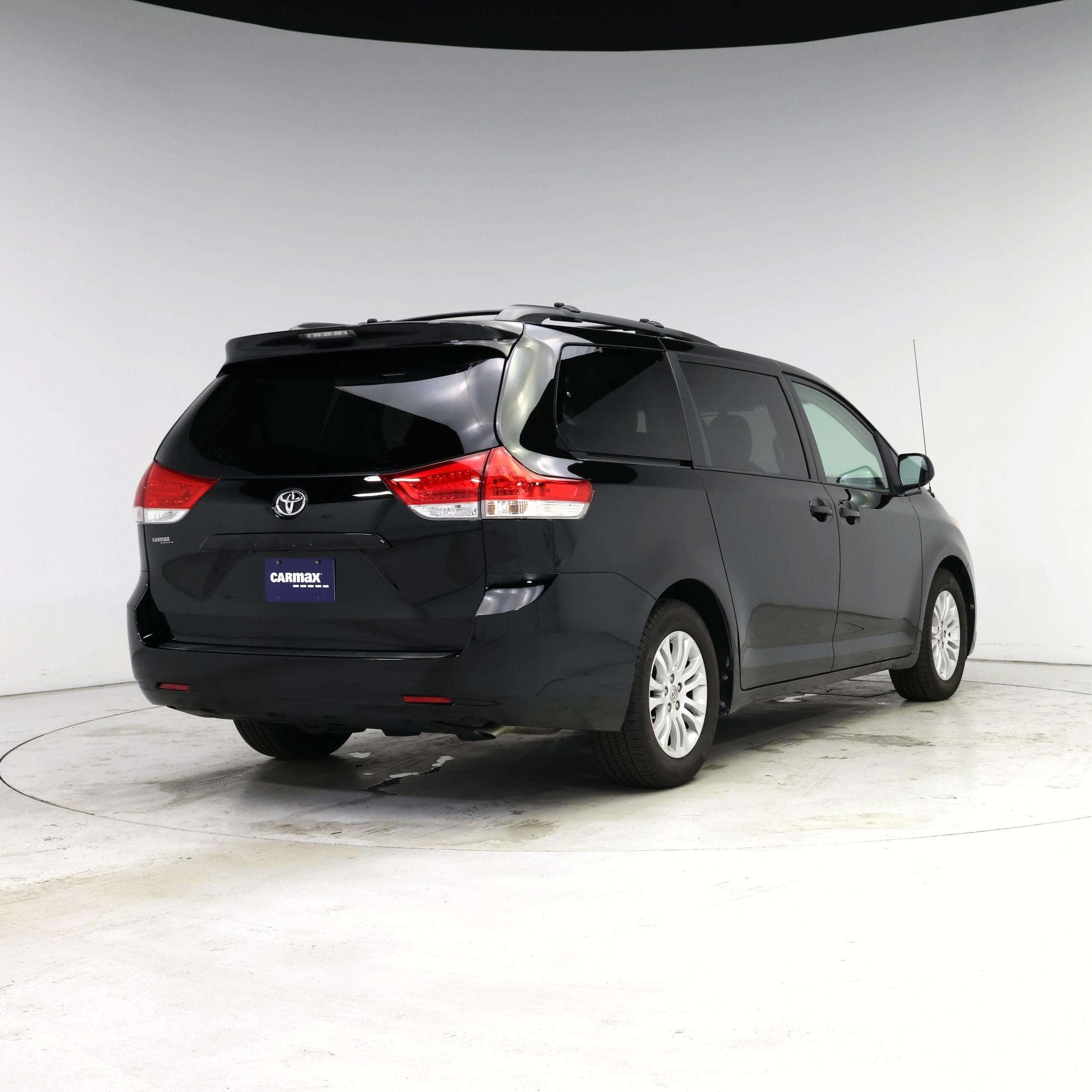Thumbnail: 2014 Toyota Sienna - 8