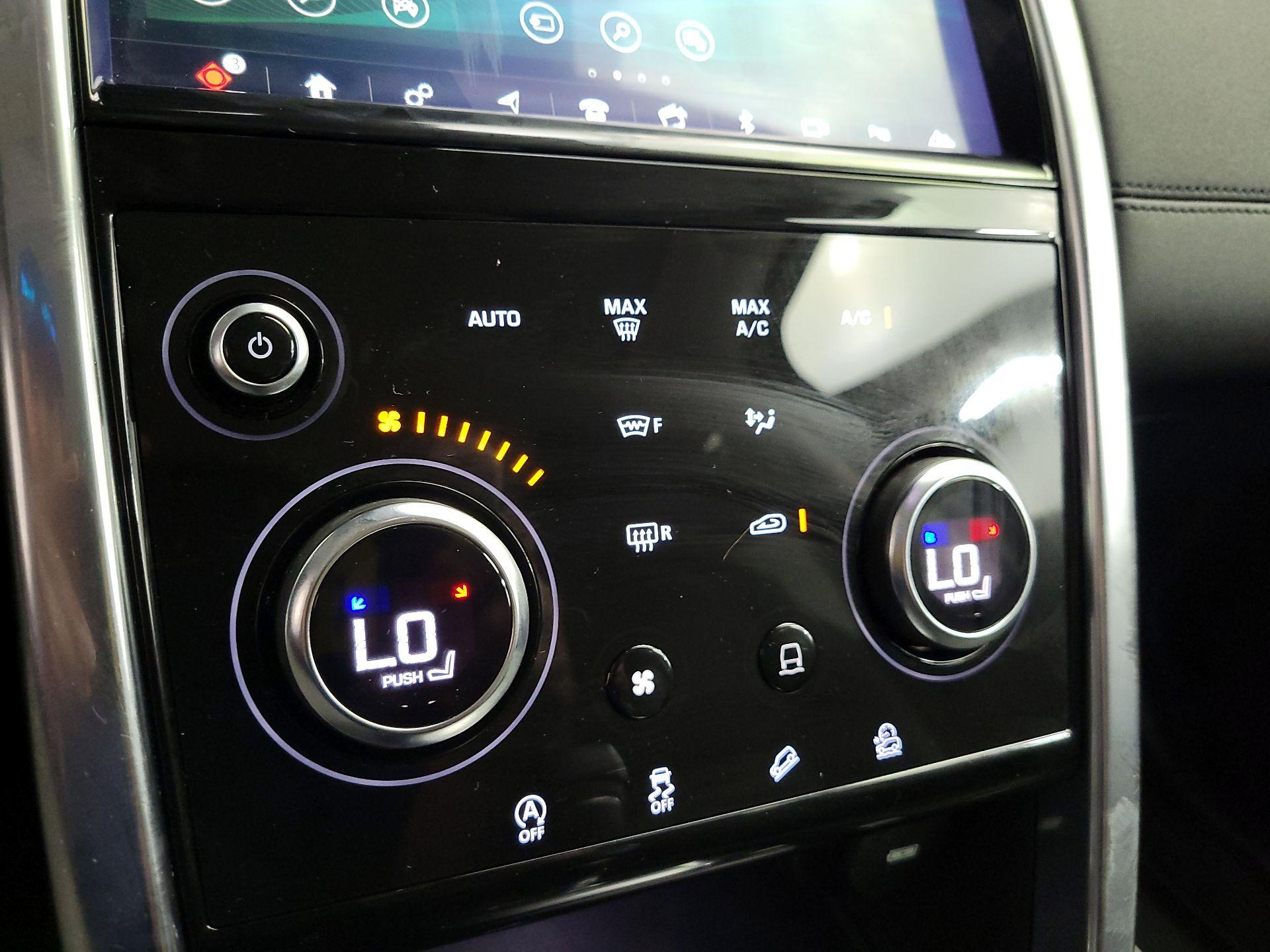 Thumbnail: 2020 Land Rover Discovery Sport - 17