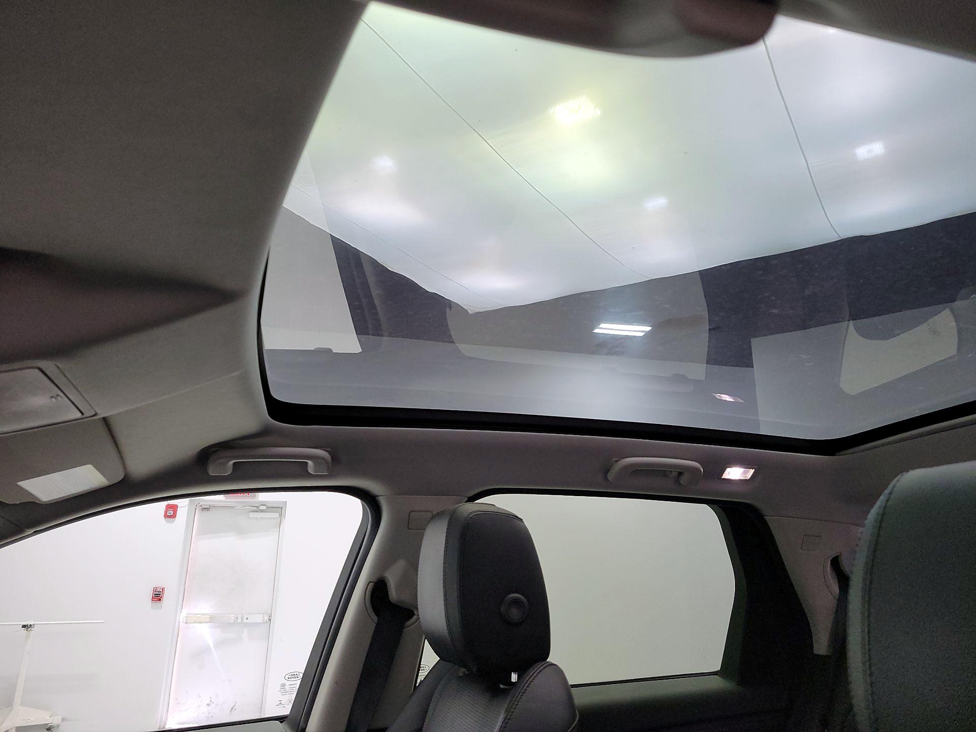 Thumbnail: 2020 Land Rover Discovery Sport - 20