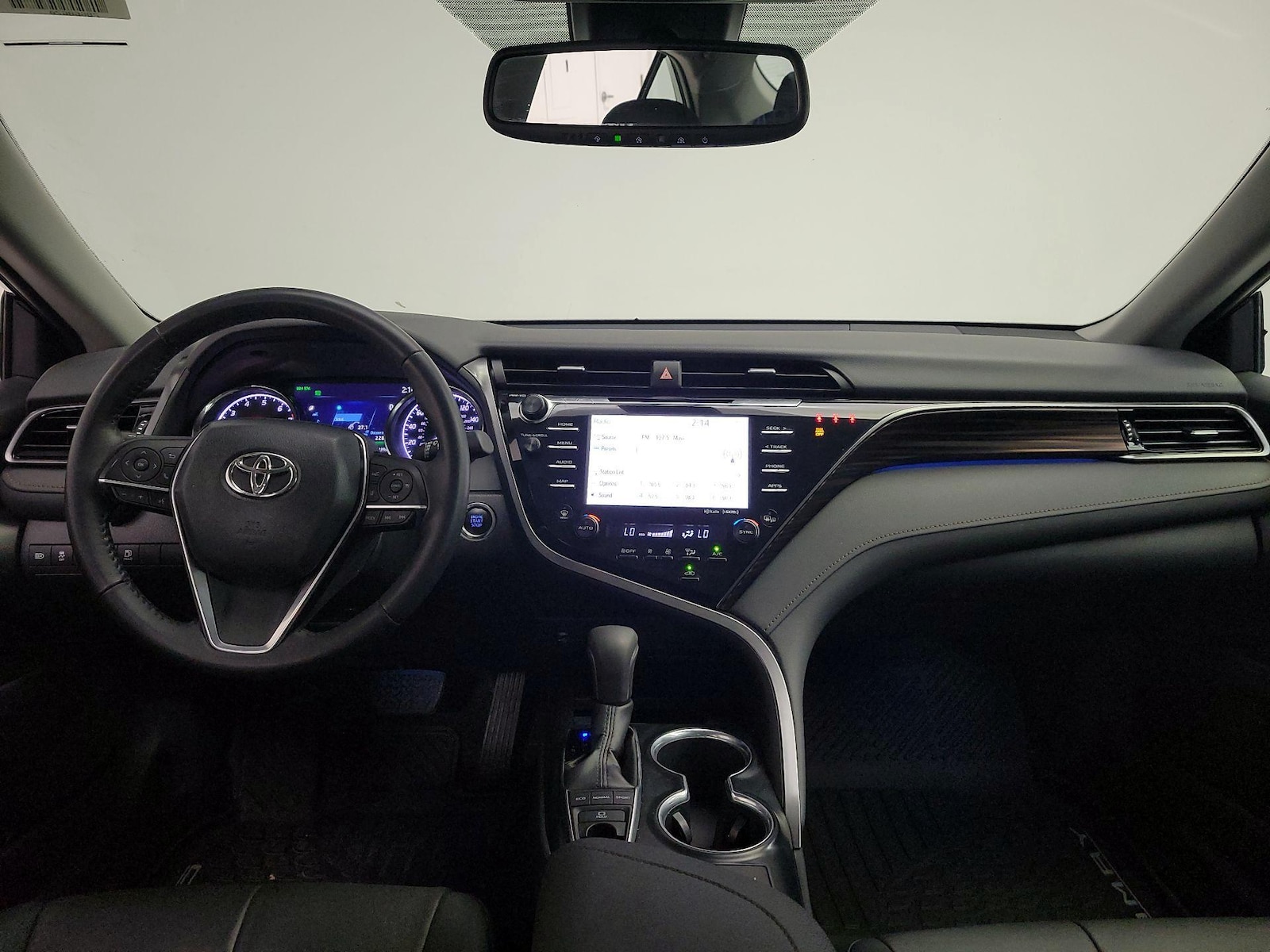 2019 Toyota Camry XLE - Photo 10