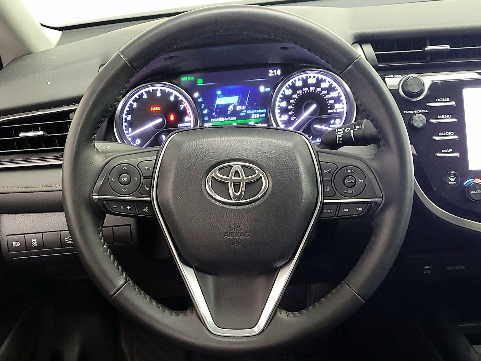 2019 Toyota Camry XLE - Photo 11