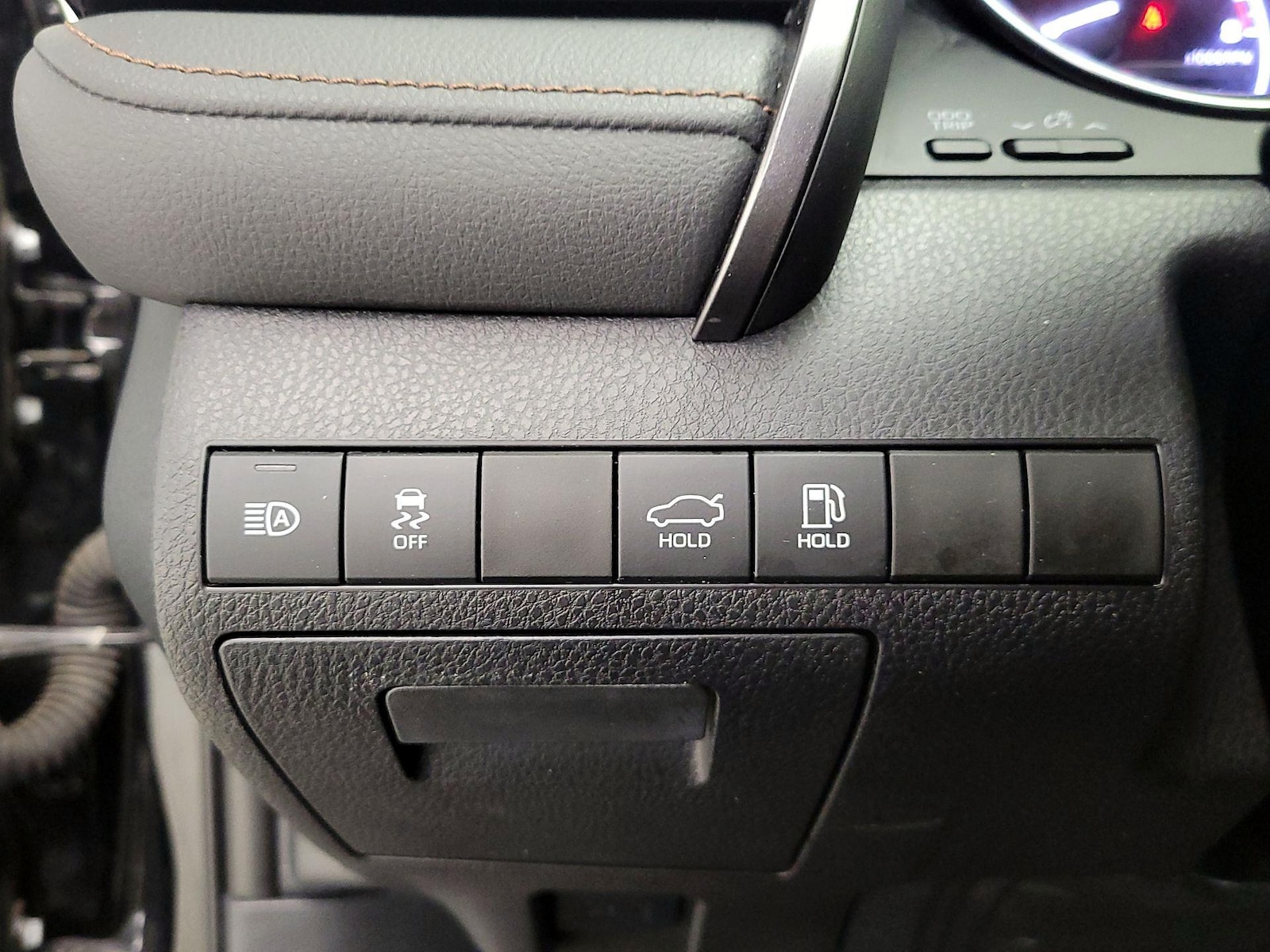 2019 Toyota Camry XLE - Photo 14