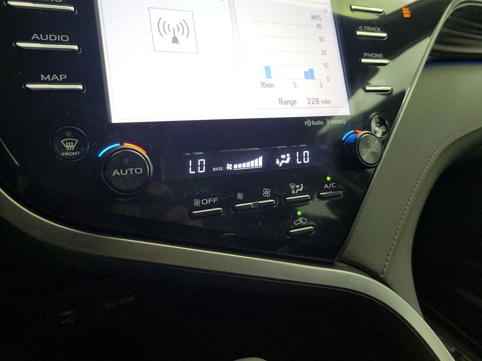2019 Toyota Camry XLE - Photo 17