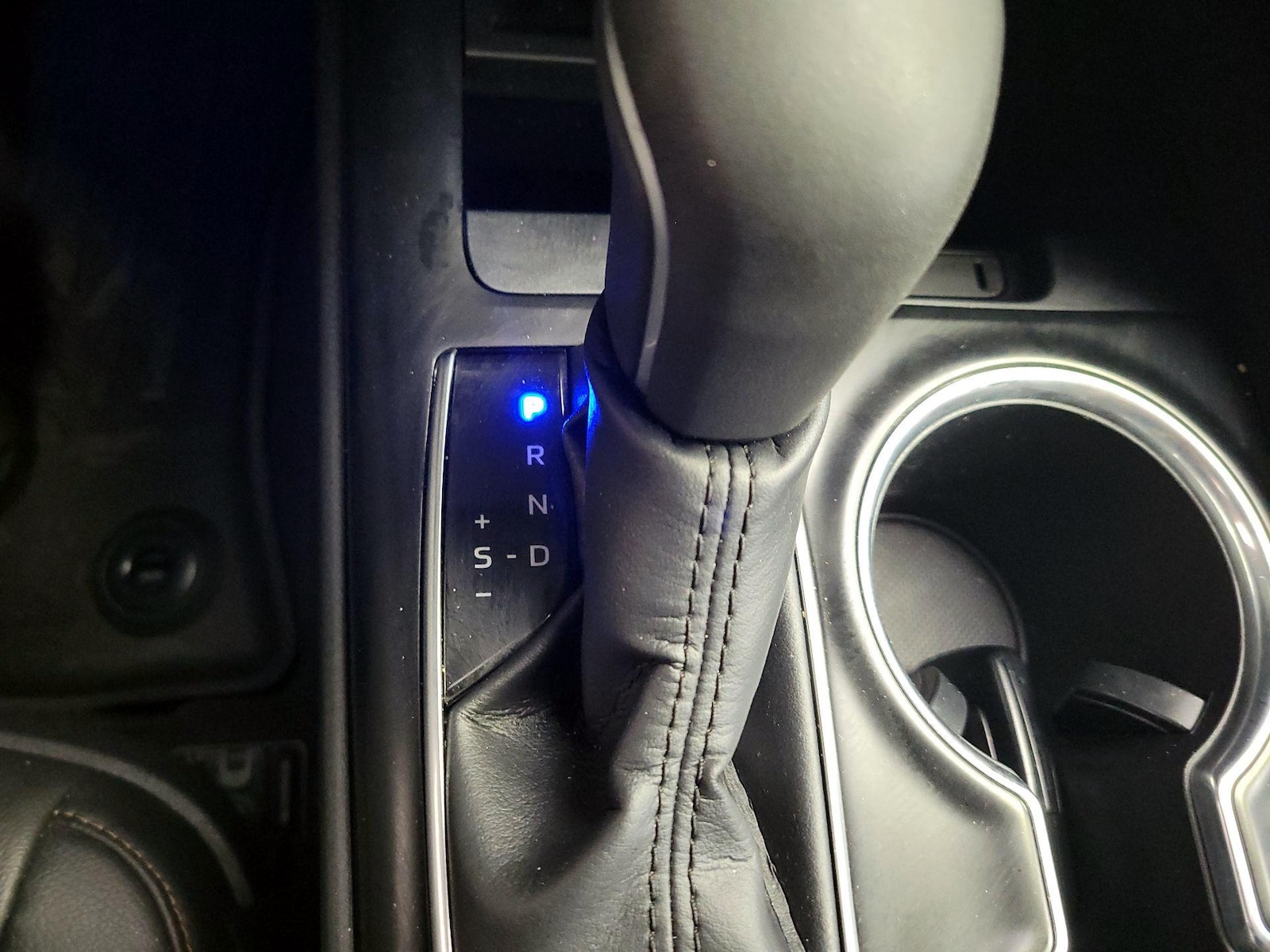 2019 Toyota Camry XLE - Photo 18