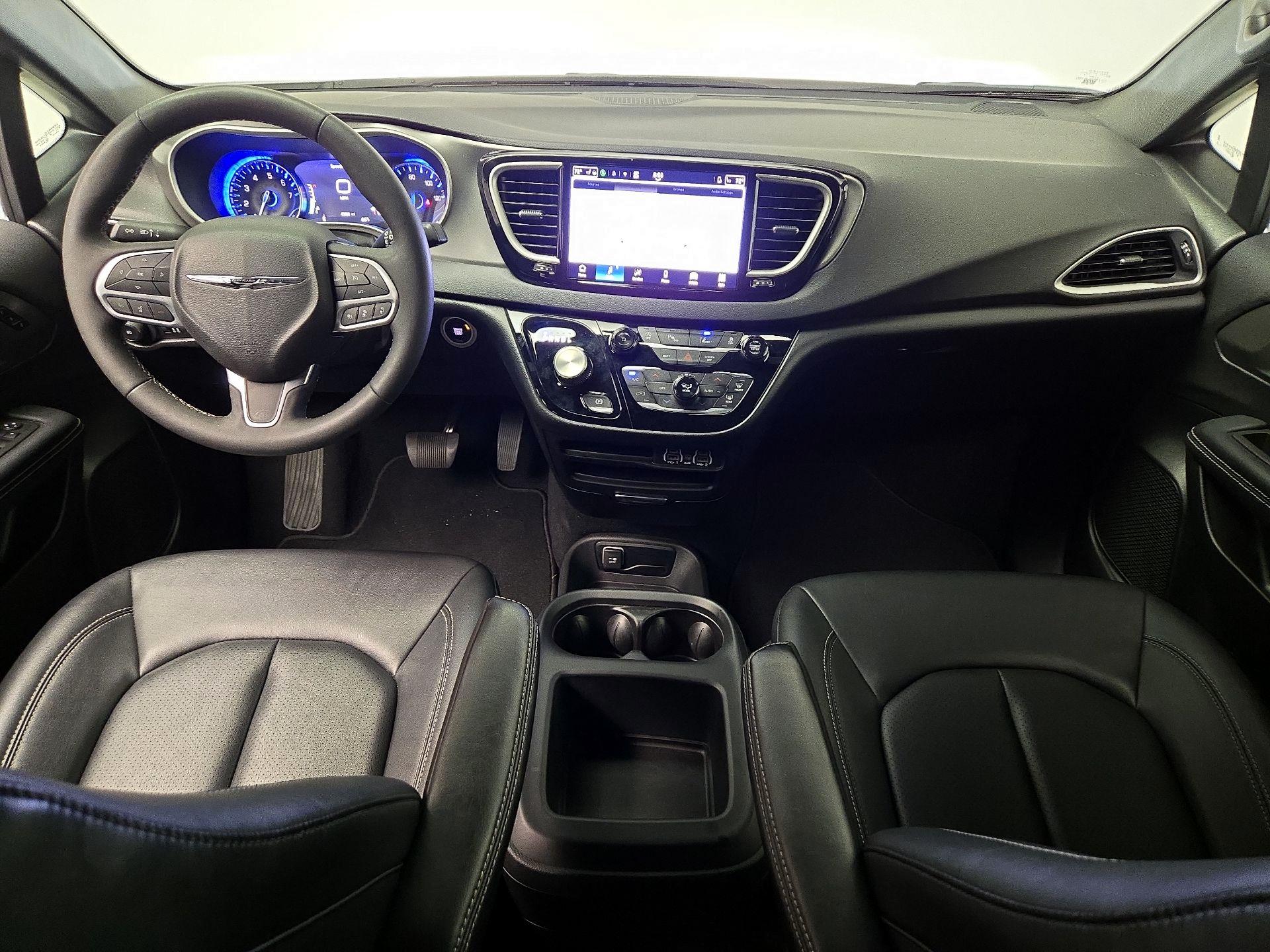 Thumbnail: 2025 Chrysler Pacifica - 9