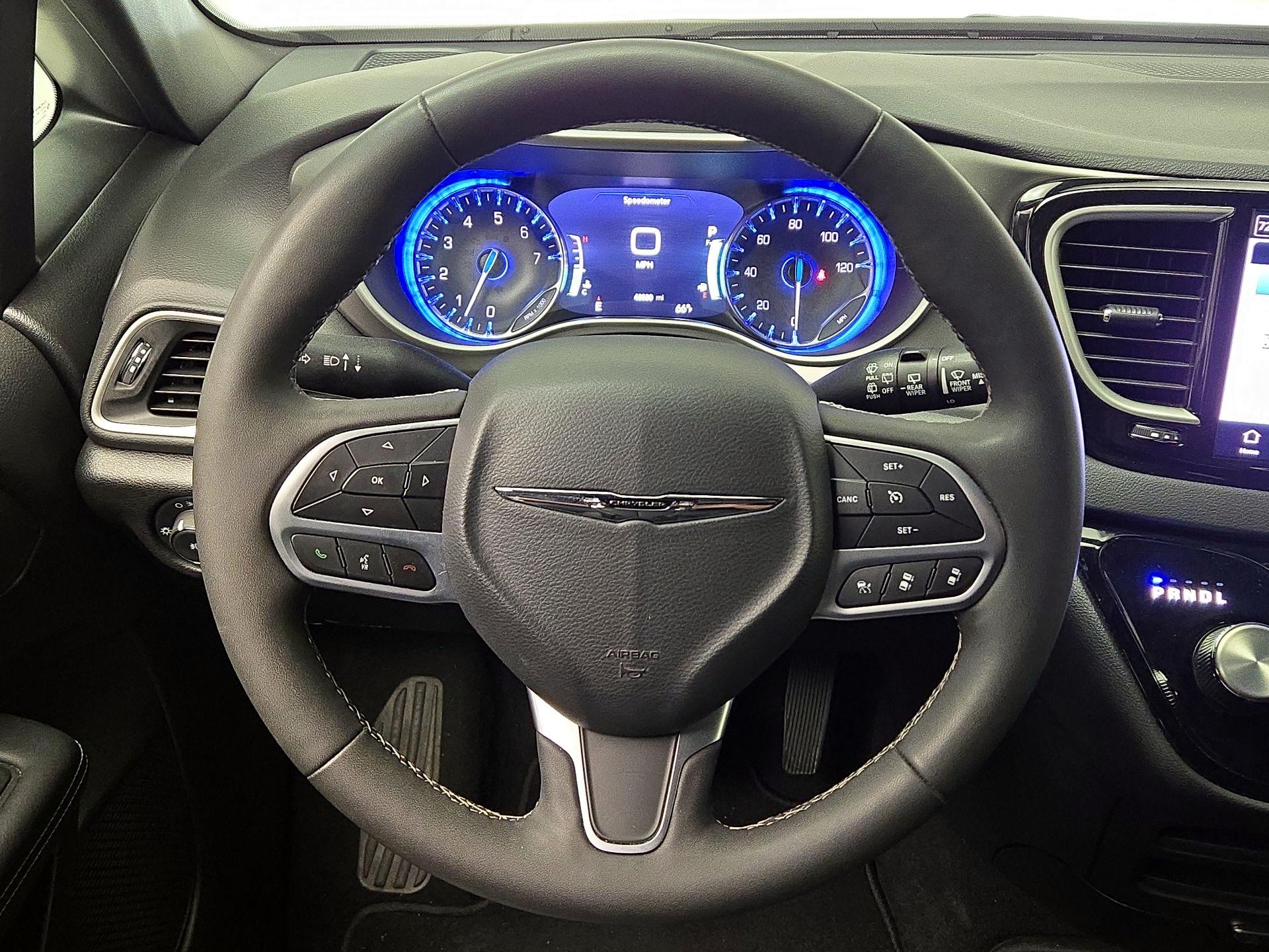 Thumbnail: 2025 Chrysler Pacifica - 10