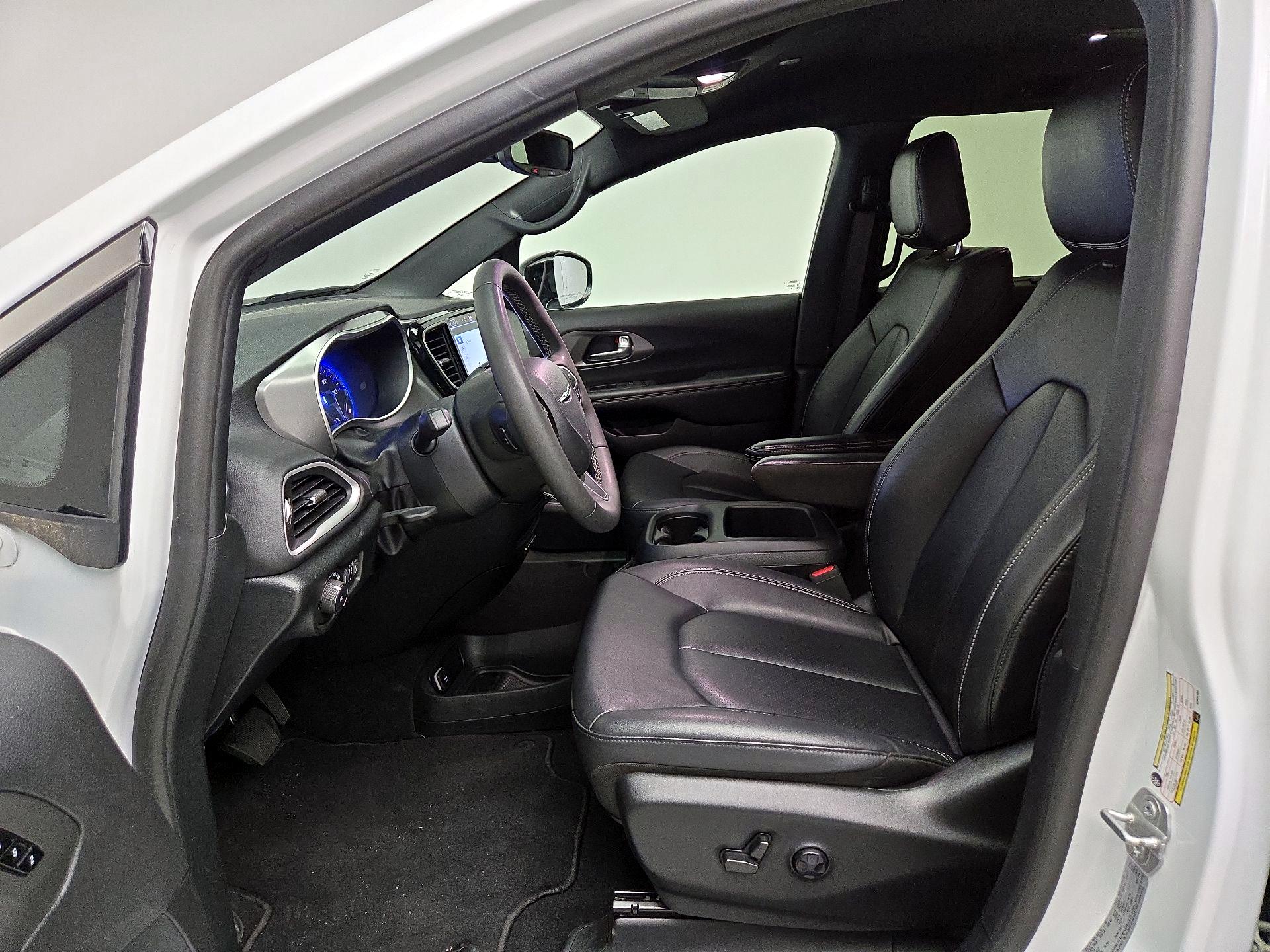 Thumbnail: 2025 Chrysler Pacifica - 11