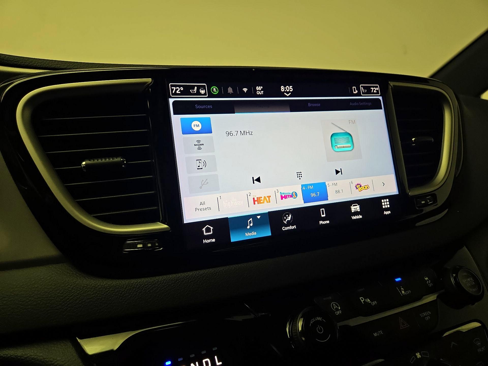 Thumbnail: 2025 Chrysler Pacifica - 15