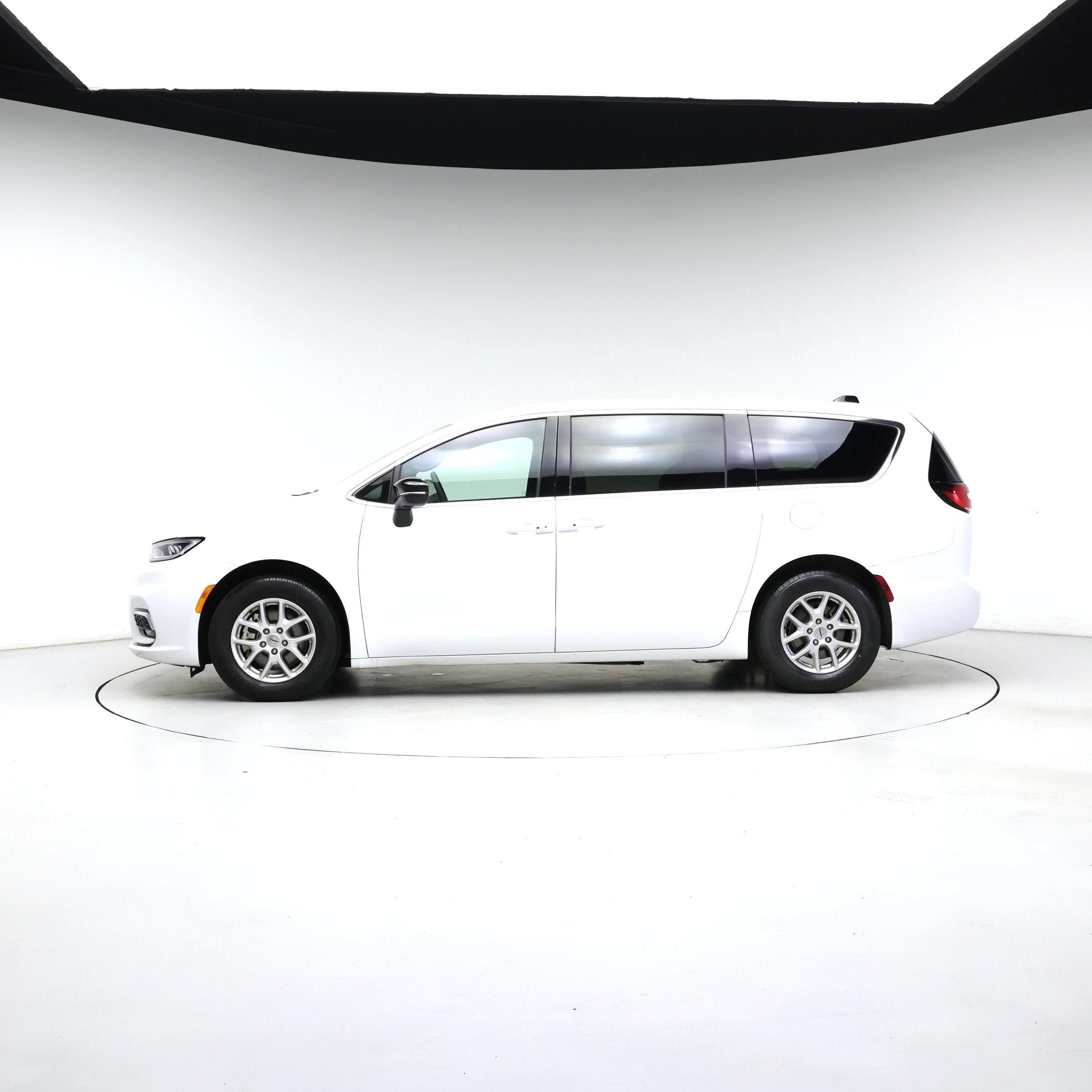 Thumbnail: 2025 Chrysler Pacifica - 3
