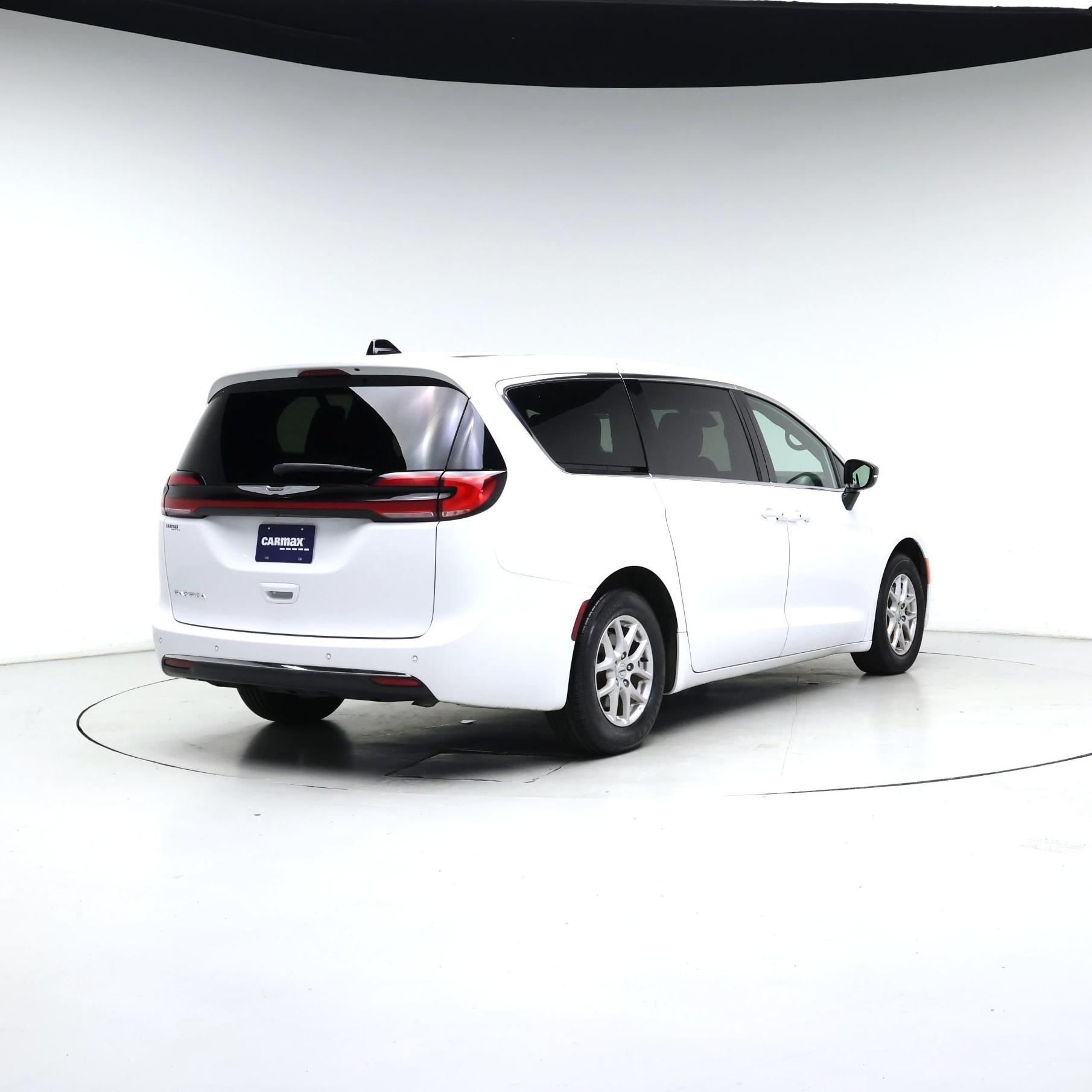 Thumbnail: 2025 Chrysler Pacifica - 8