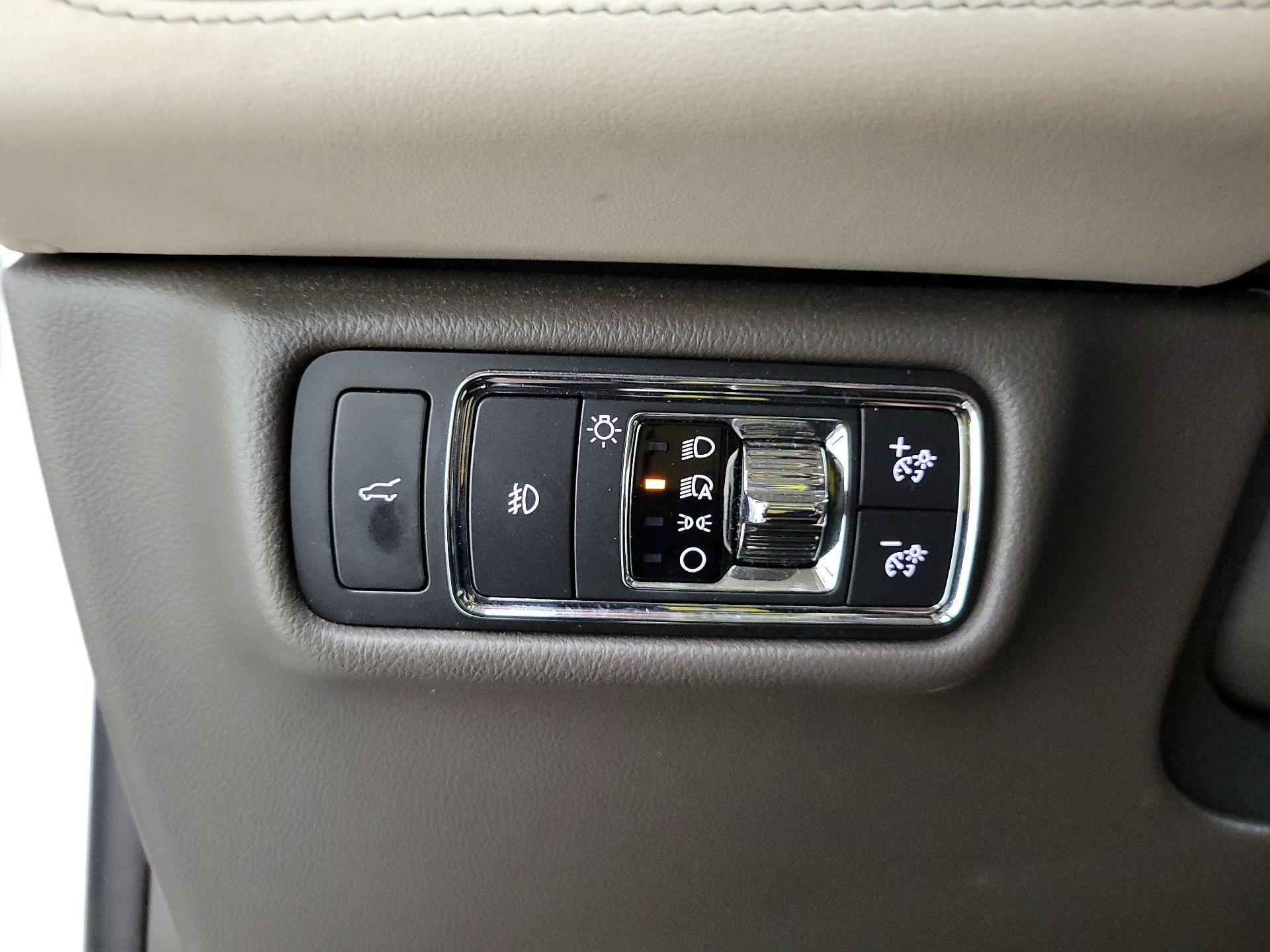 Thumbnail: 2020 Lincoln Aviator - 13