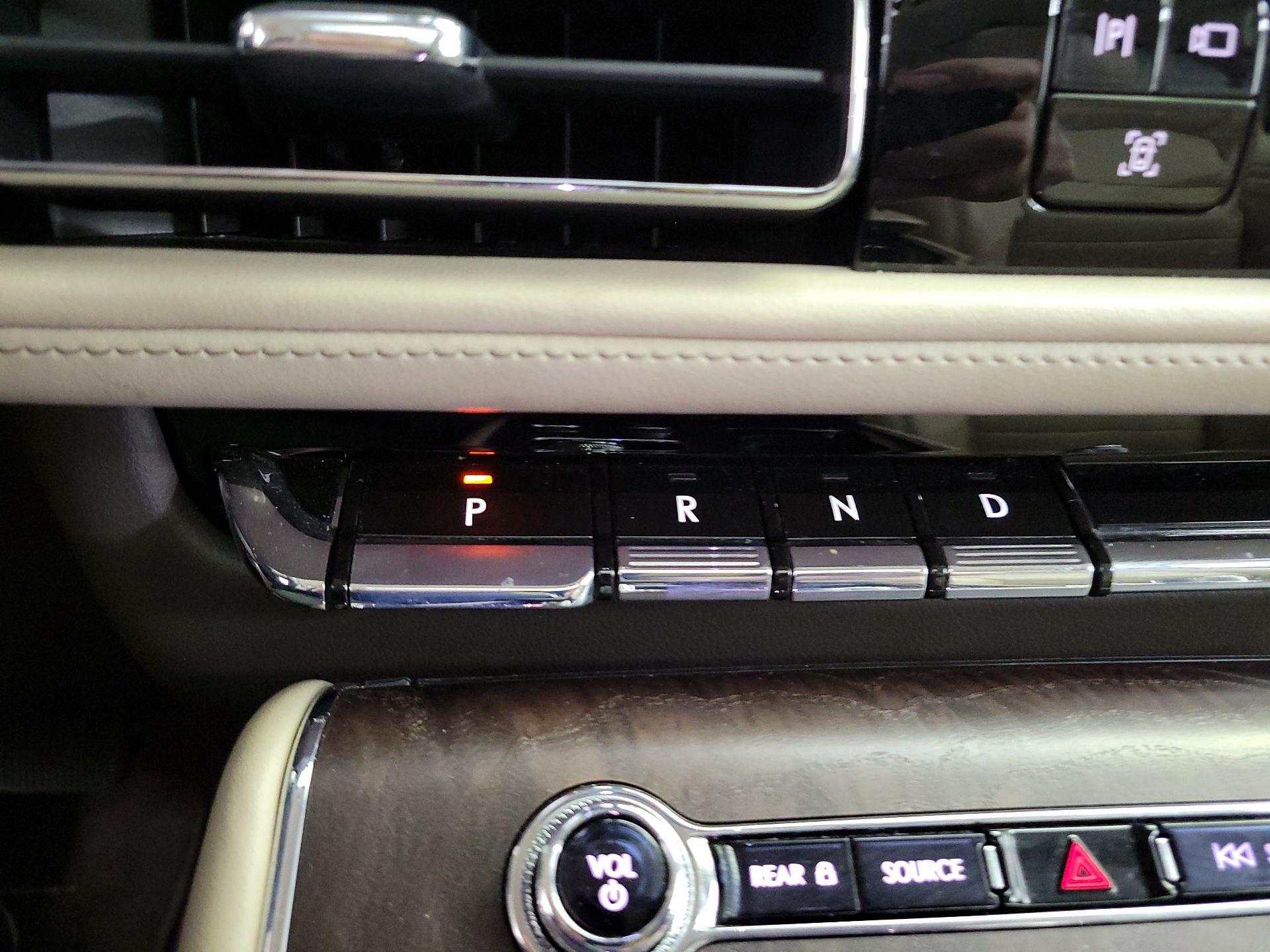 Thumbnail: 2020 Lincoln Aviator - 18