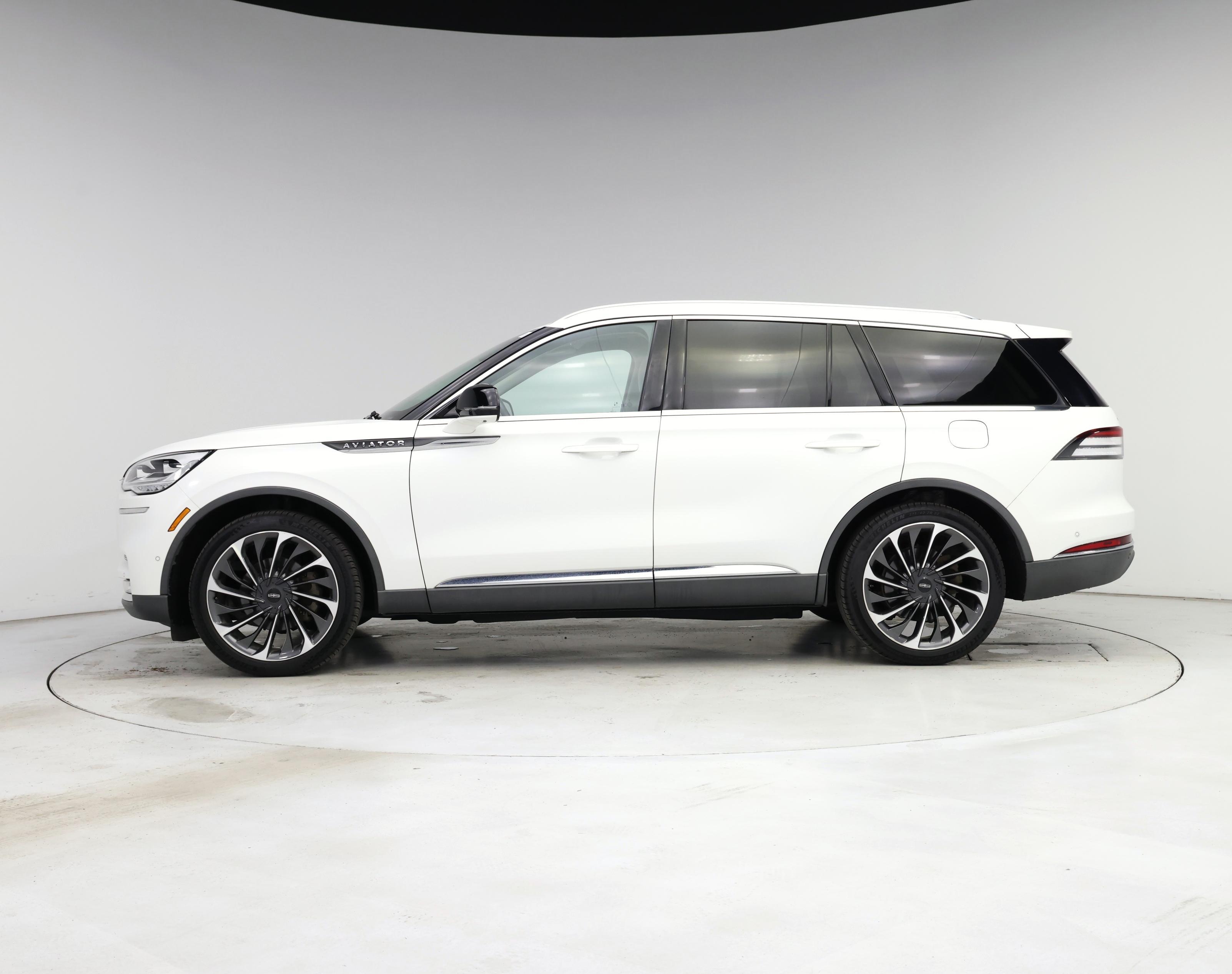 Thumbnail: 2020 Lincoln Aviator - 3