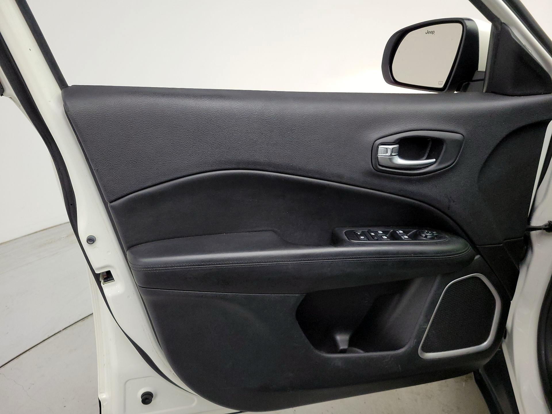 Thumbnail: 2018 Jeep Compass - 12