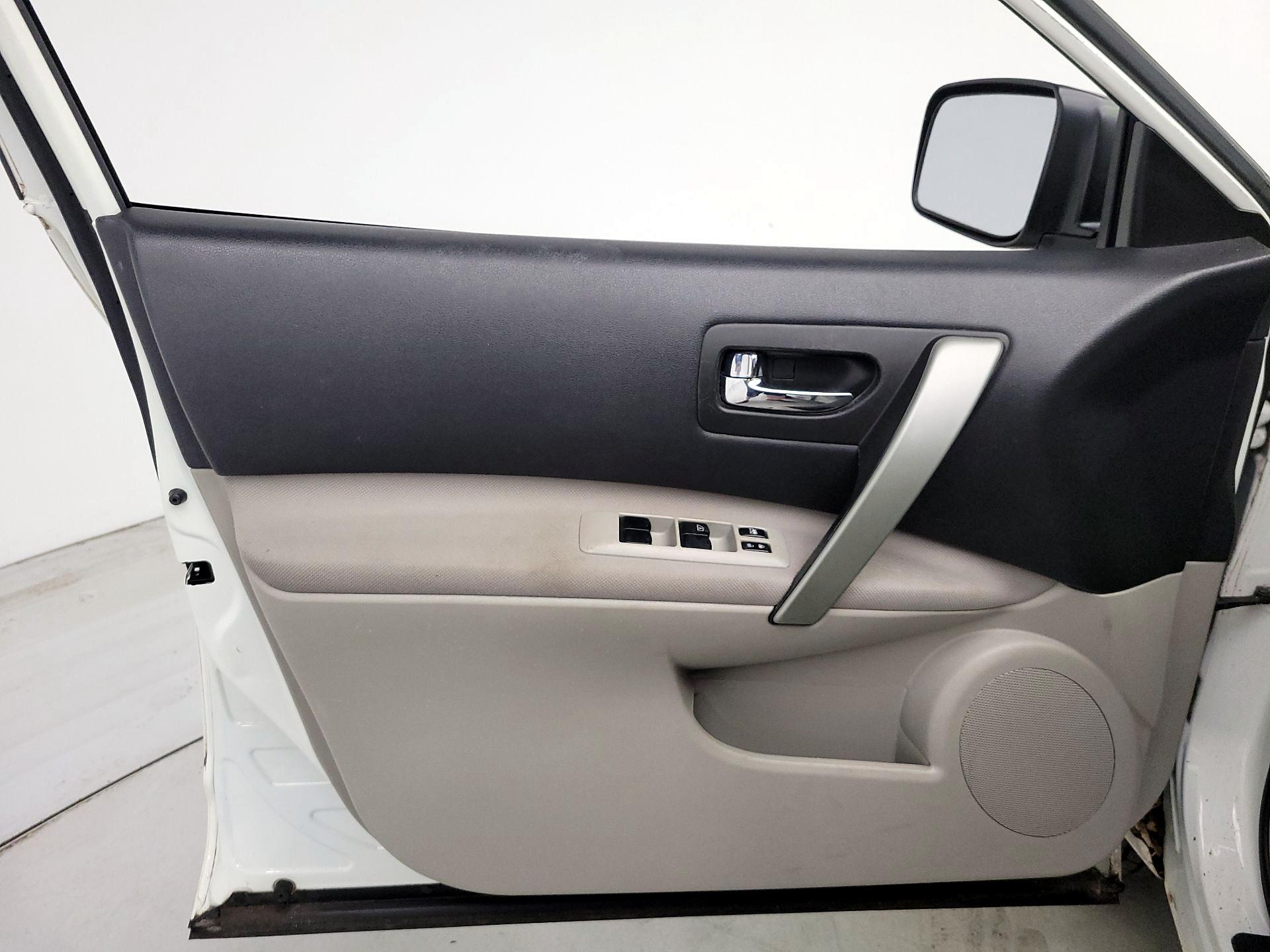 Thumbnail: 2015 Nissan Rogue - 12