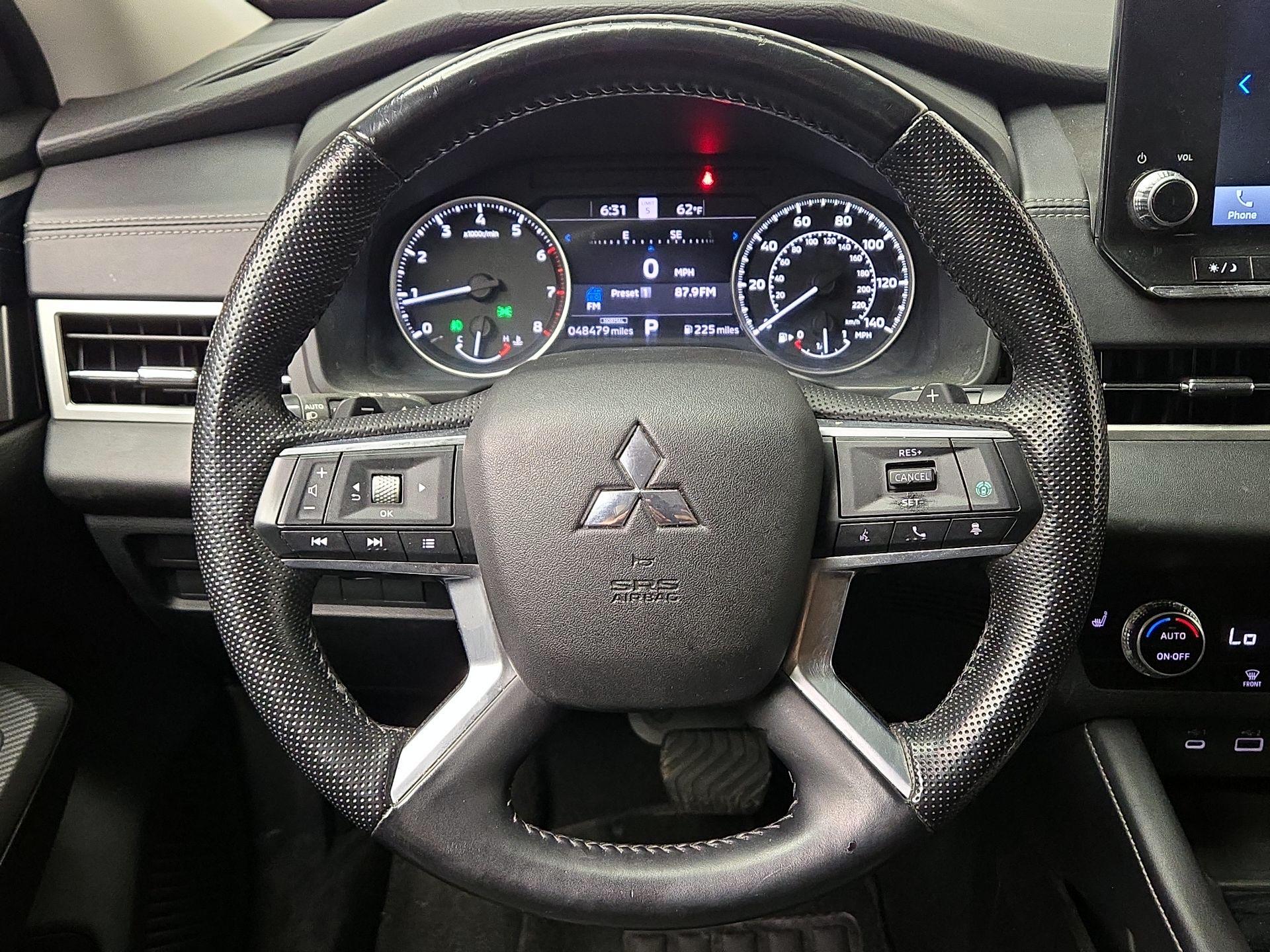 Thumbnail: 2022 Mitsubishi Outlander - 10