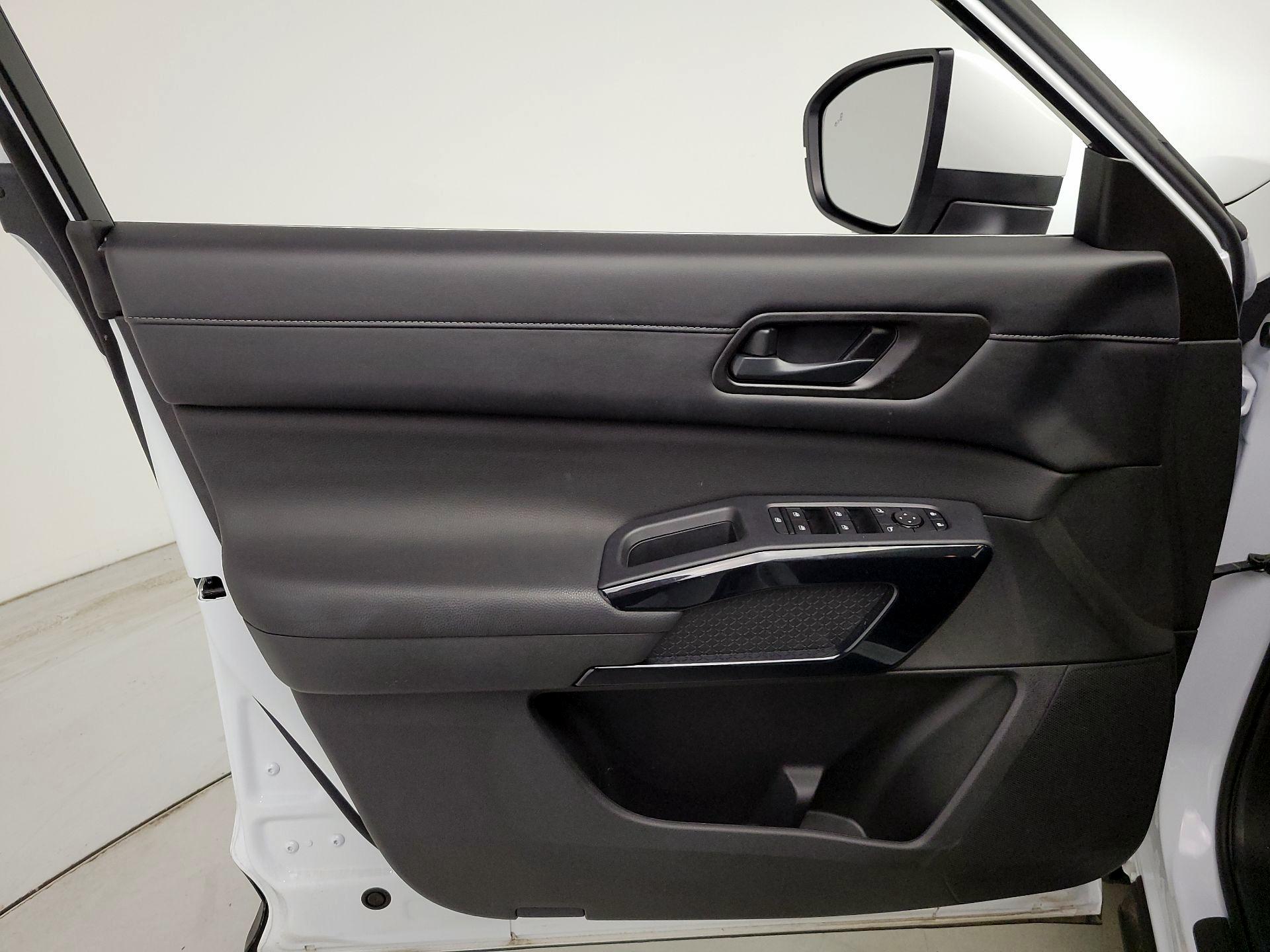 Thumbnail: 2025 Nissan Pathfinder - 12