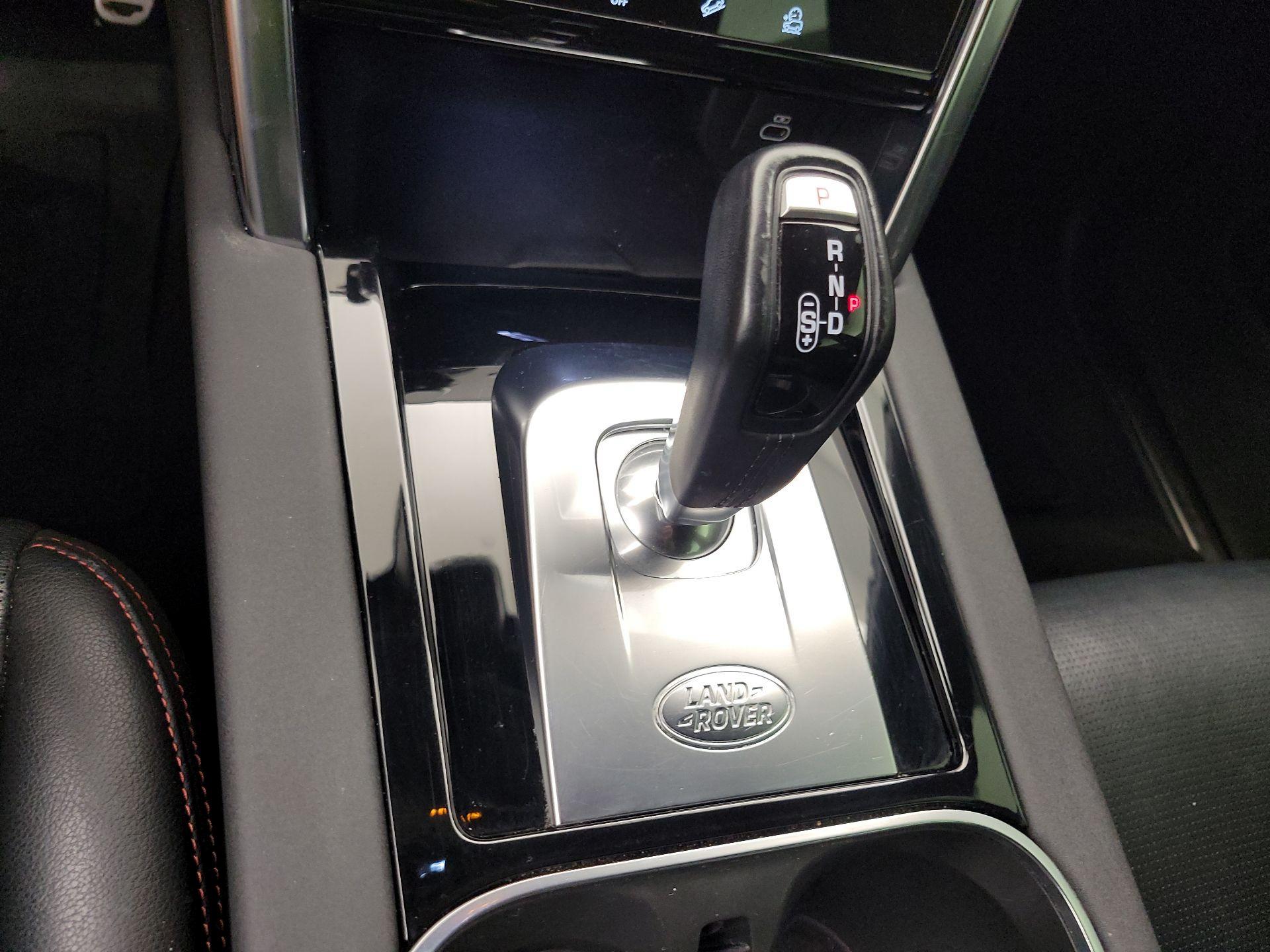 Thumbnail: 2021 Land Rover Discovery Sport - 18
