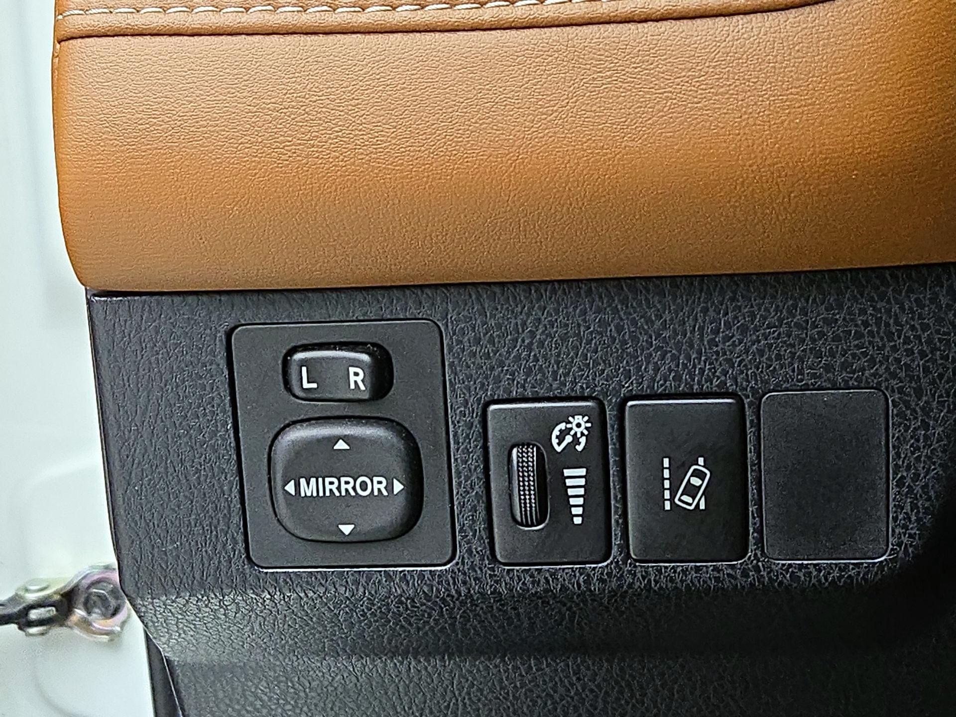 Thumbnail: 2016 Toyota RAV4 - 13