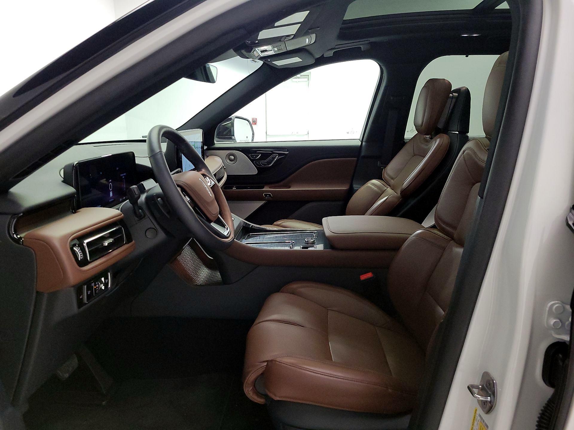 Thumbnail: 2025 Lincoln Aviator - 11