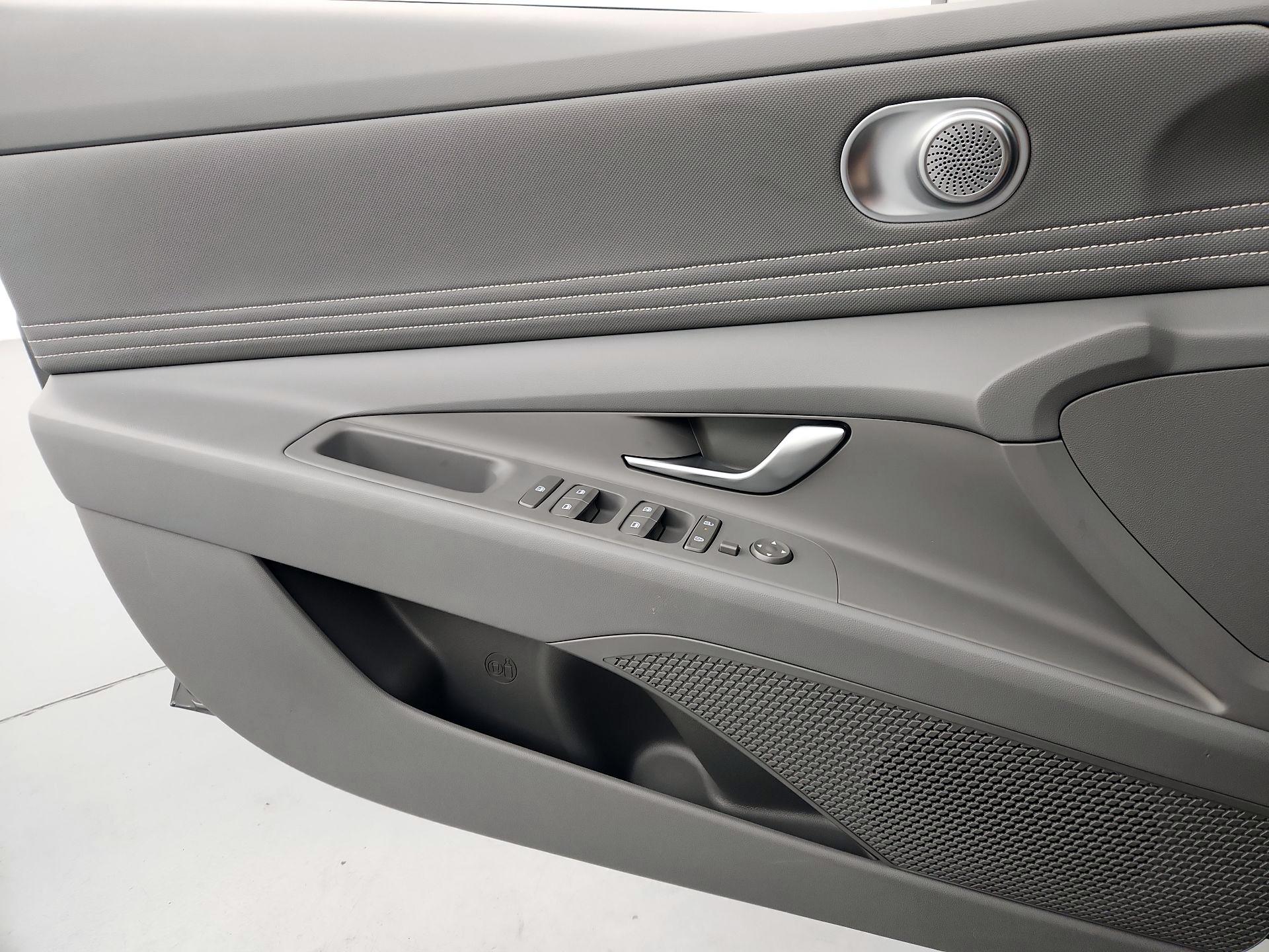 Thumbnail: 2025 Hyundai Elantra - 12
