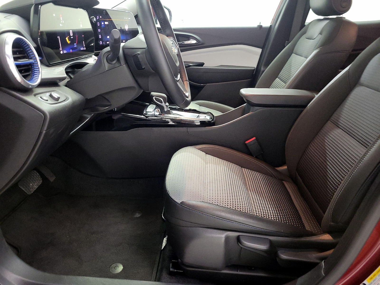 2025 Chevrolet Trax LT - Photo 12