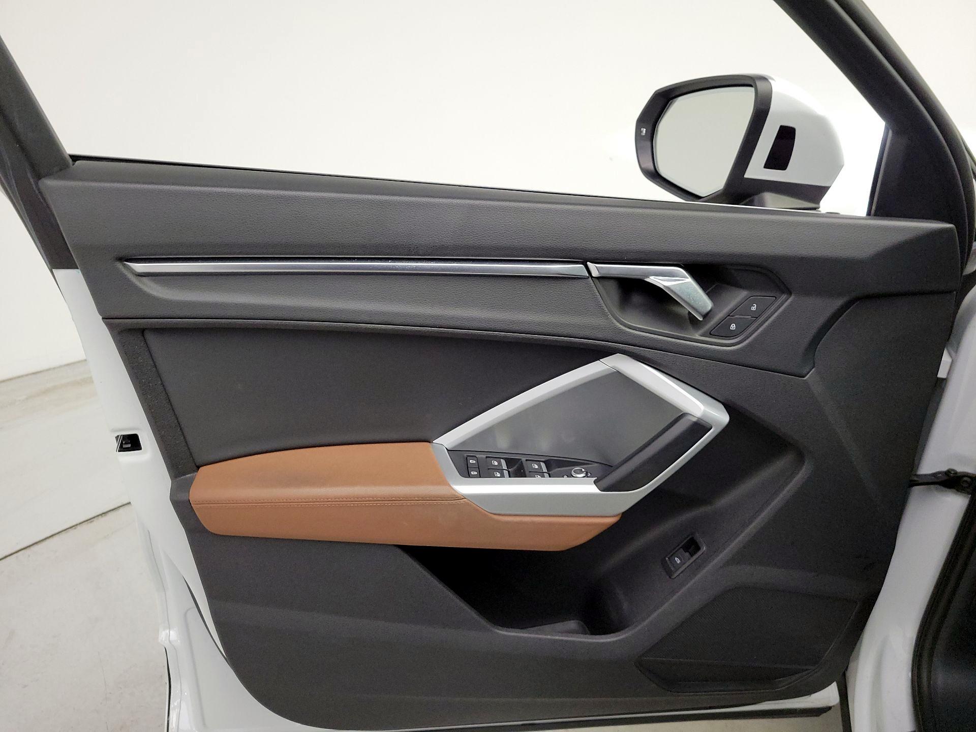 Thumbnail: 2021 Audi Q3 - 12