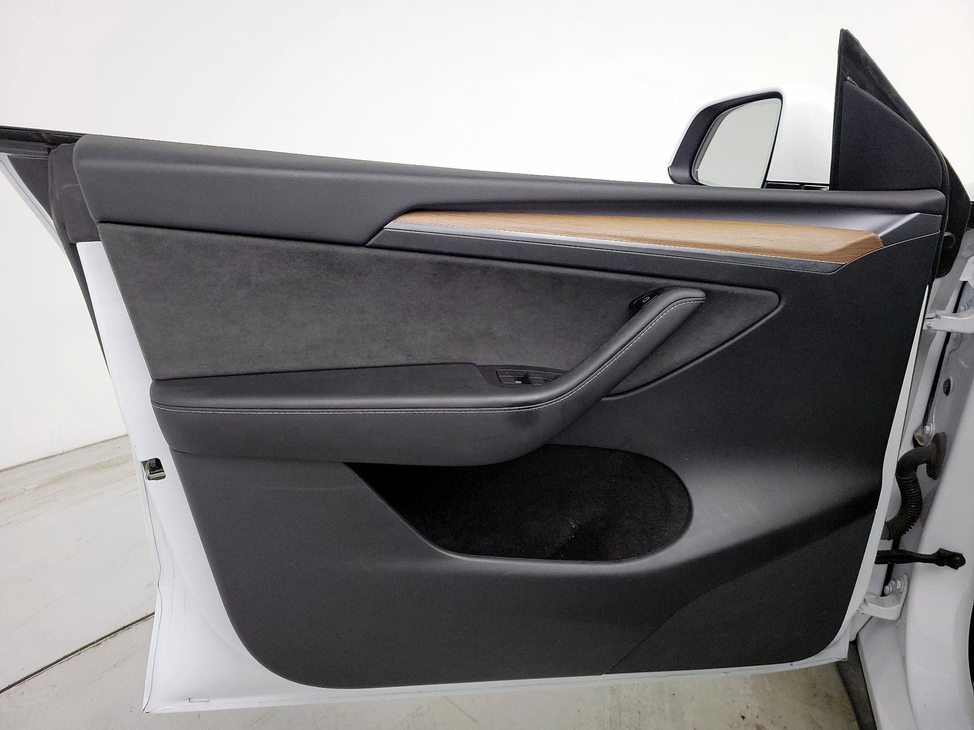 Thumbnail: 2023 Tesla Model Y - 12
