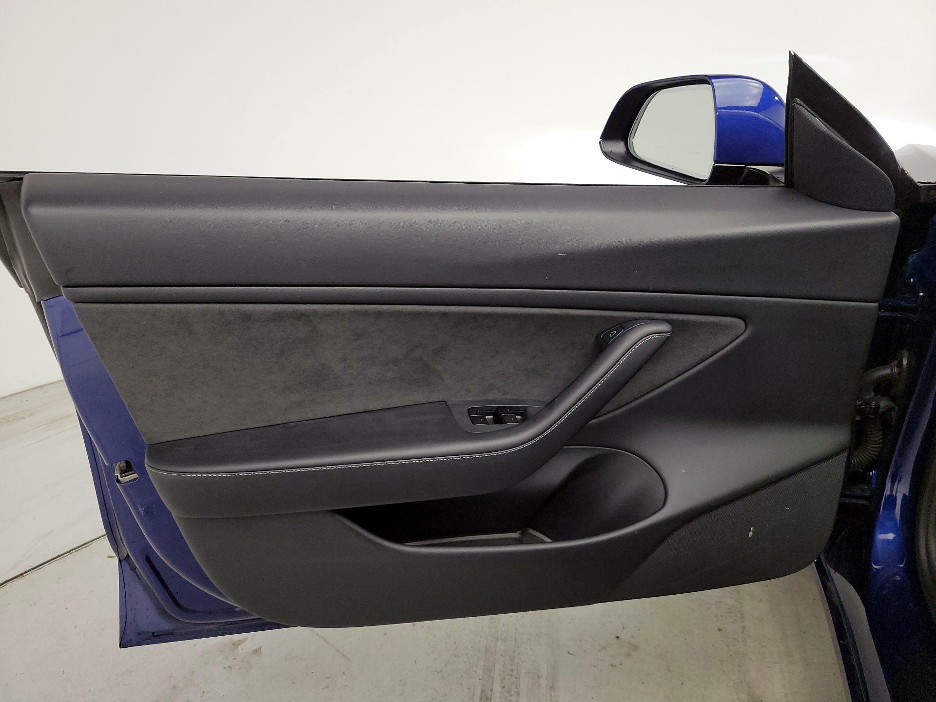 Thumbnail: 2021 Tesla Model 3 - 12