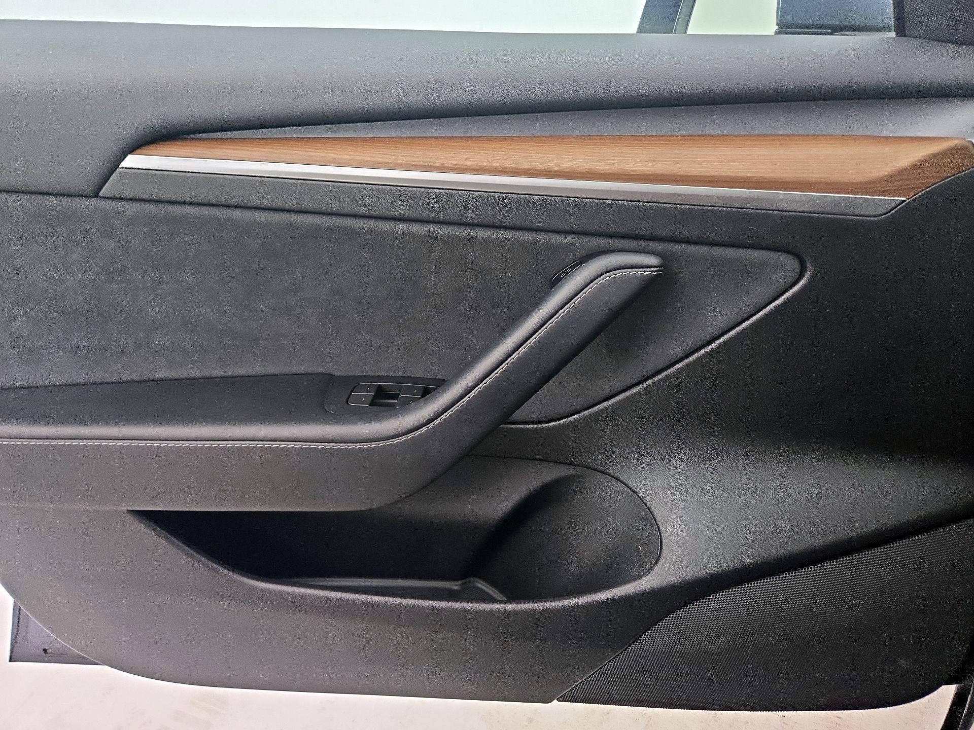 Thumbnail: 2022 Tesla Model 3 - 12