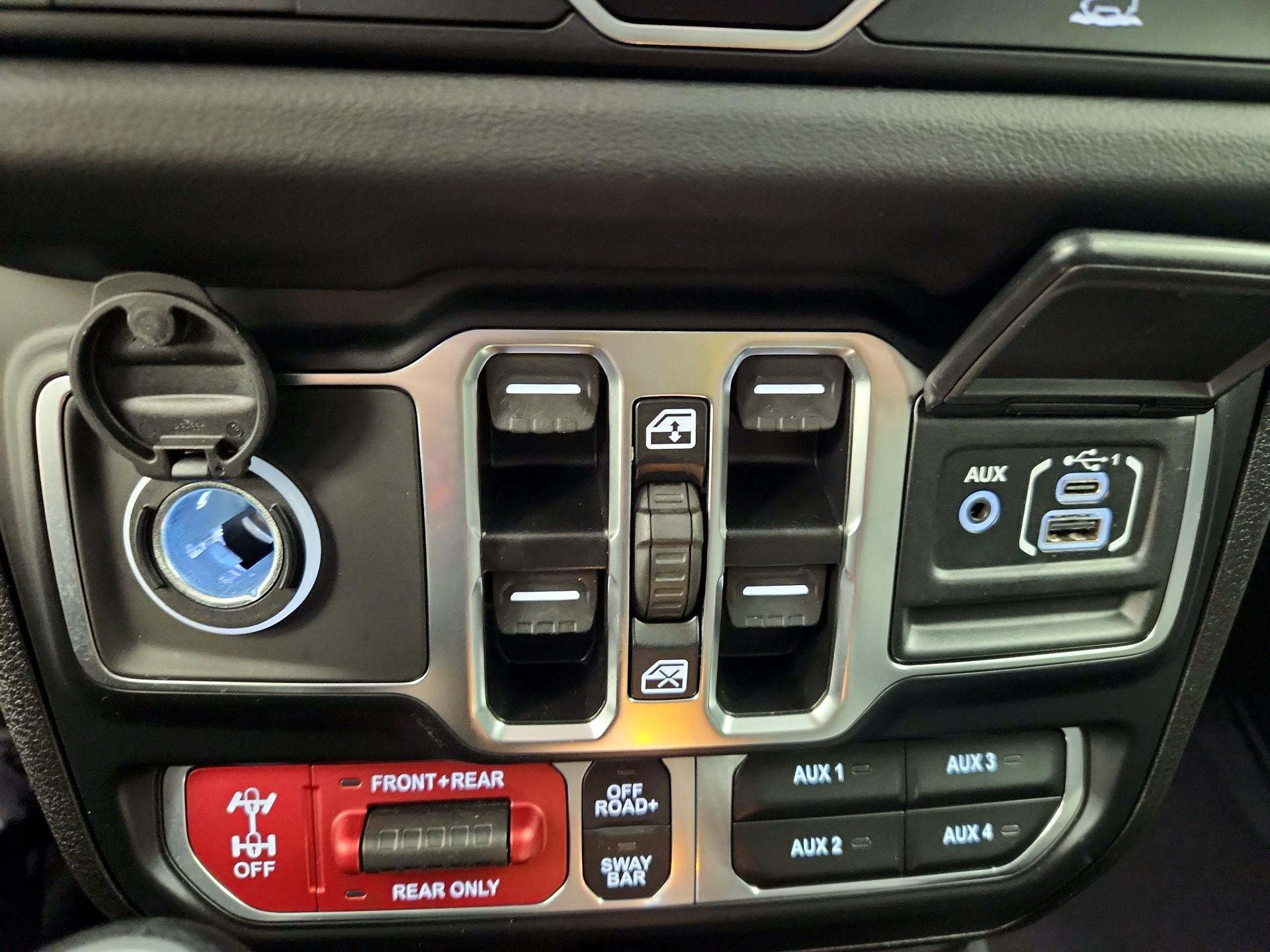 Thumbnail: 2025 Jeep Wrangler - 18