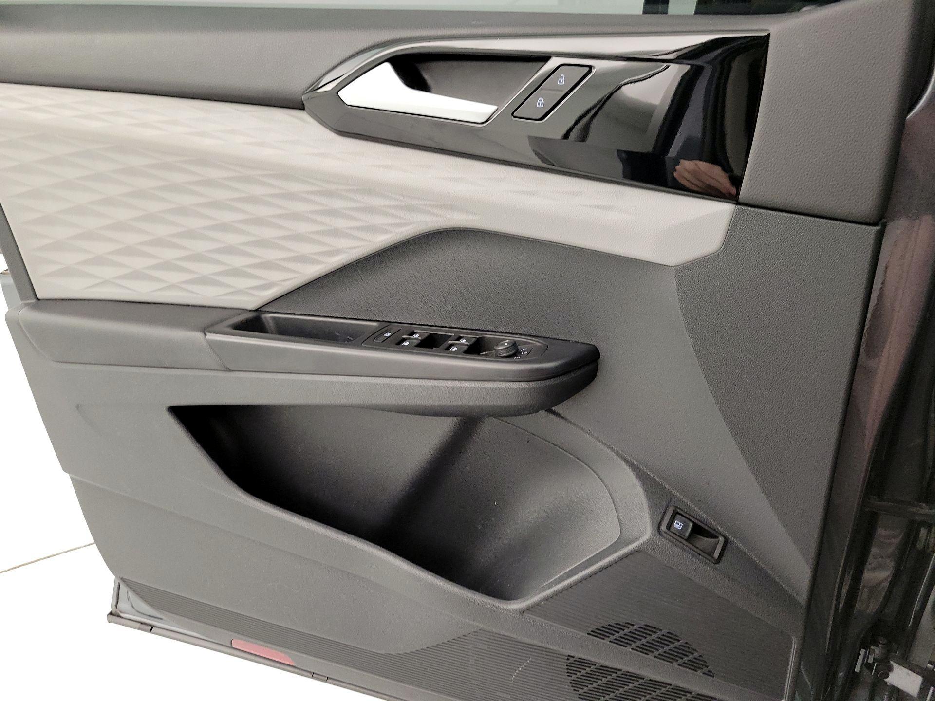 Thumbnail: 2023 Volkswagen Taos - 12