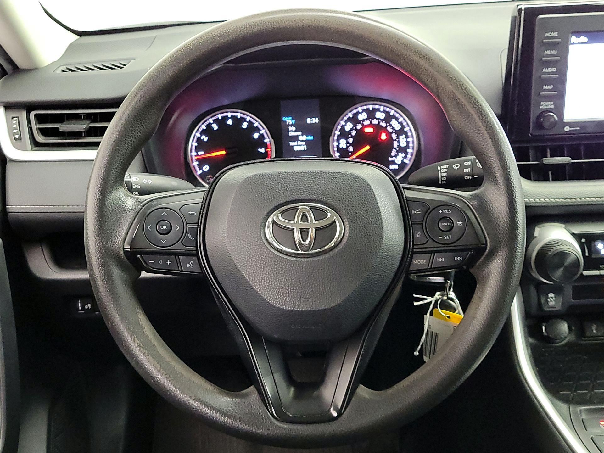 Thumbnail: 2021 Toyota RAV4 - 10