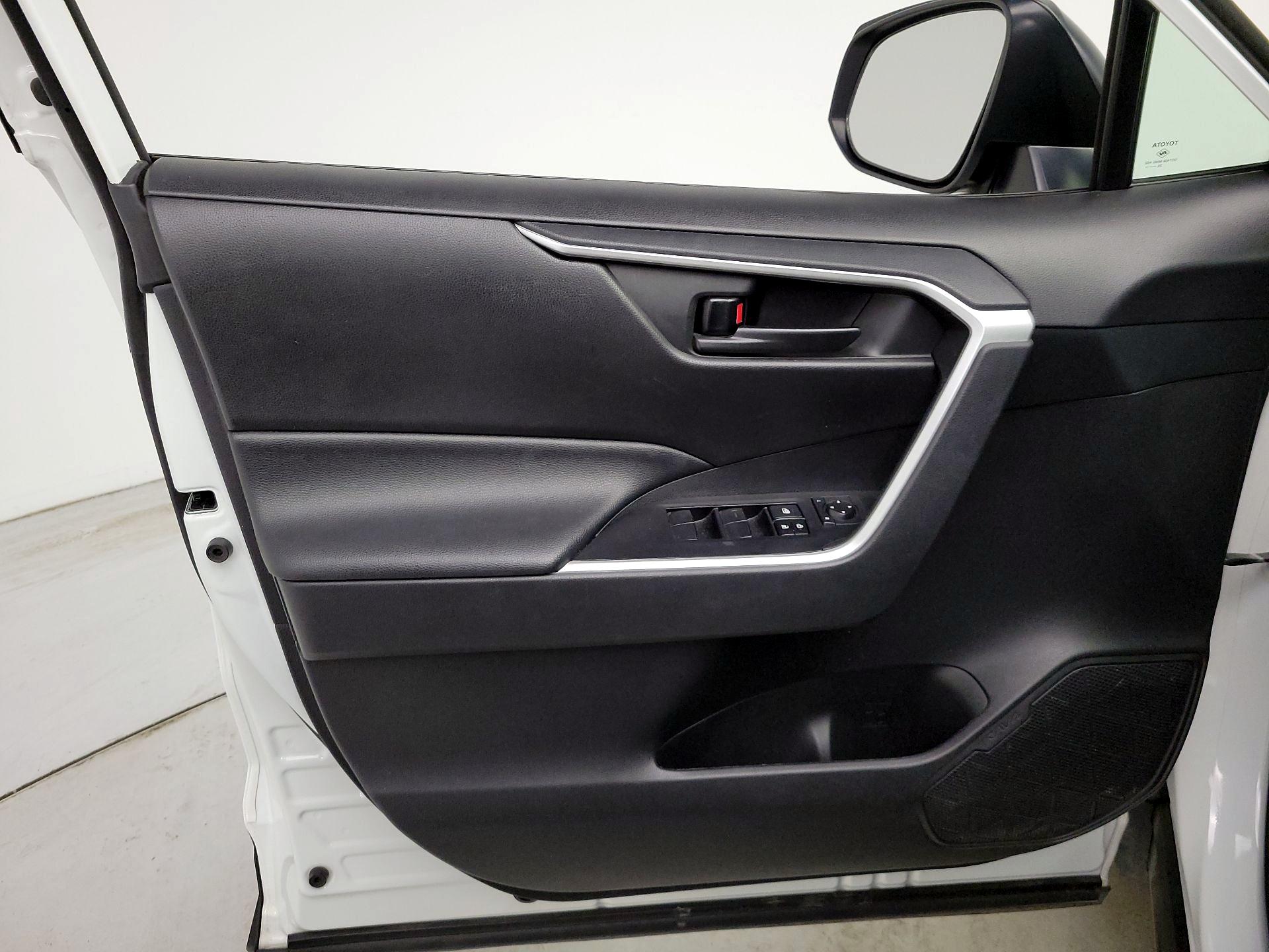 Thumbnail: 2021 Toyota RAV4 - 12