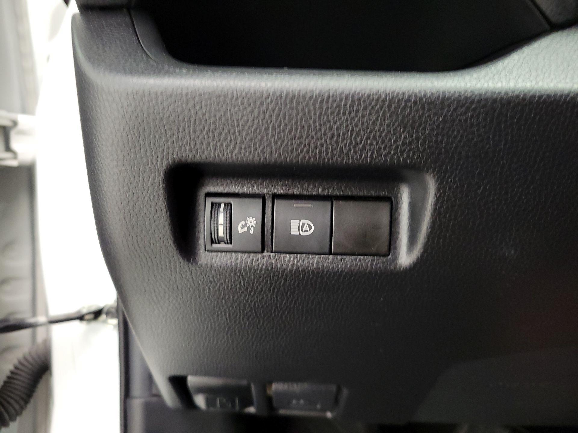 Thumbnail: 2021 Toyota RAV4 - 13