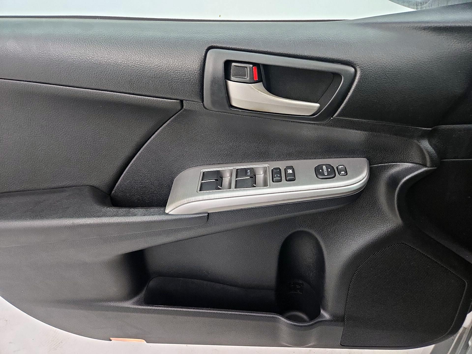 Thumbnail: 2014 Toyota Camry - 12