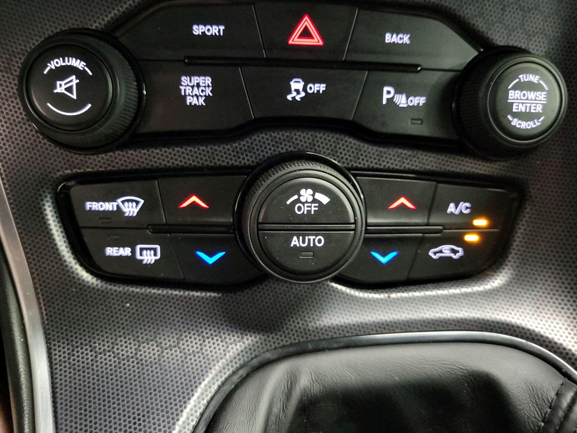 Thumbnail: 2016 Dodge Challenger - 17