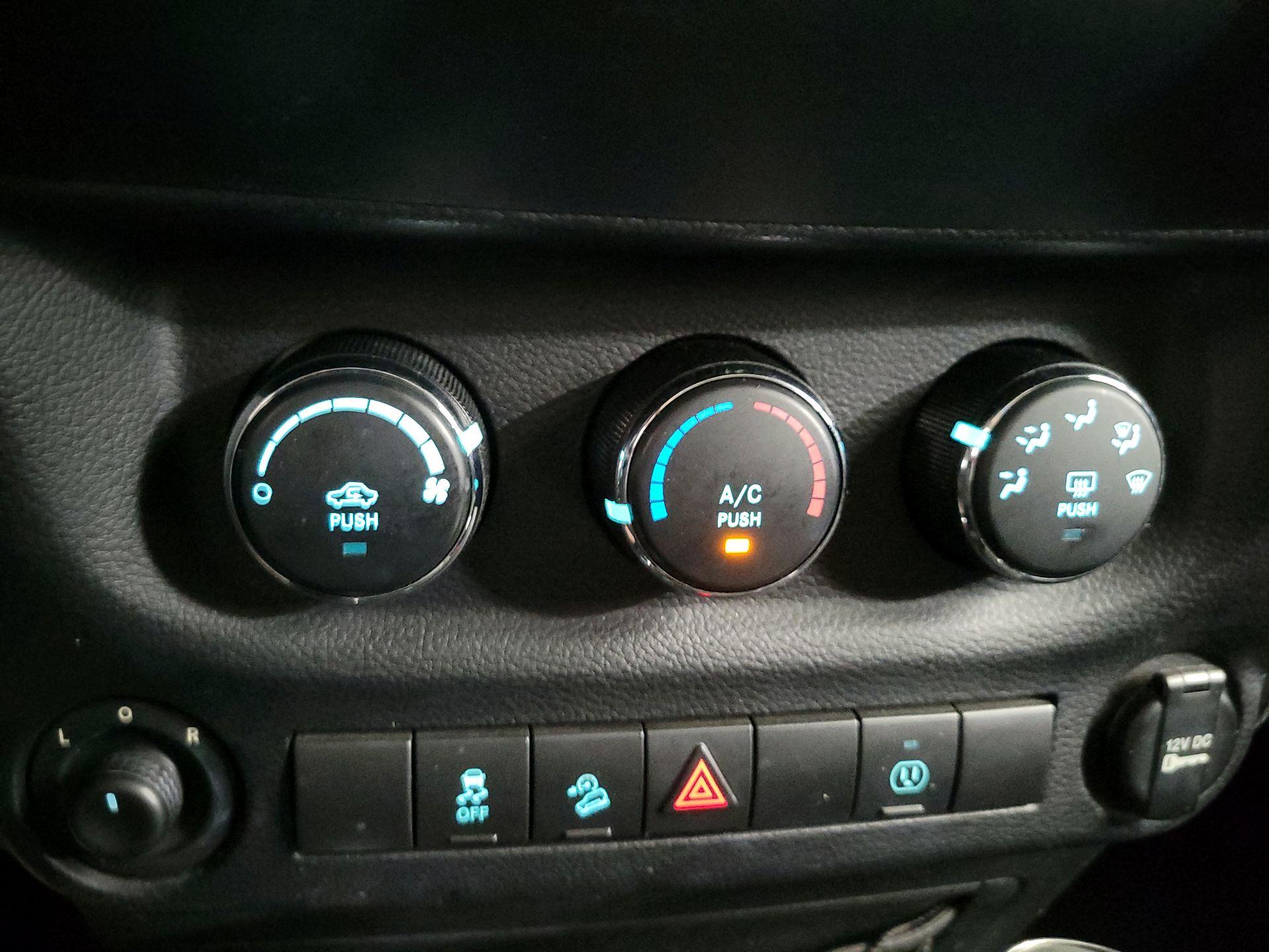 Thumbnail: 2014 Jeep Wrangler - 14