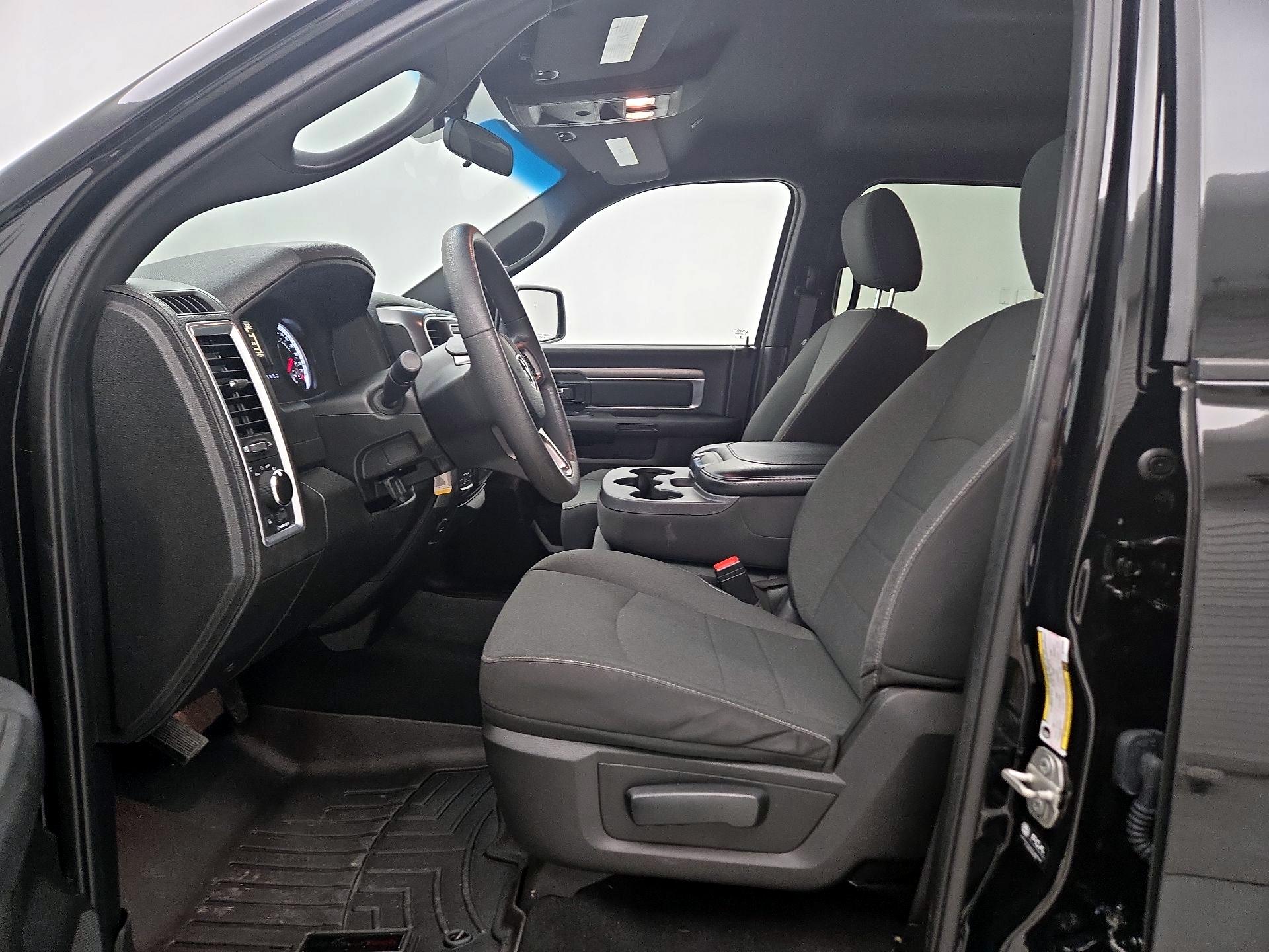 Thumbnail: 2024 RAM 1500 Classic - 11