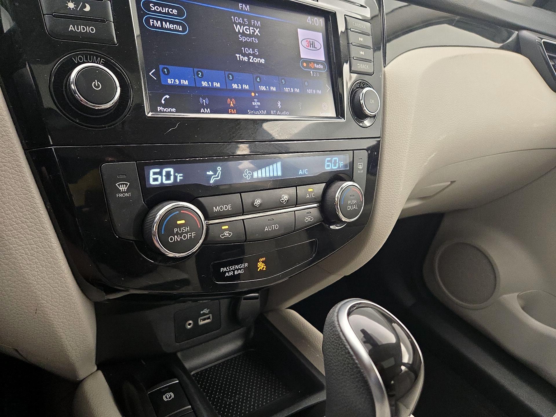 Thumbnail: 2021 Nissan Rogue Sport - 17