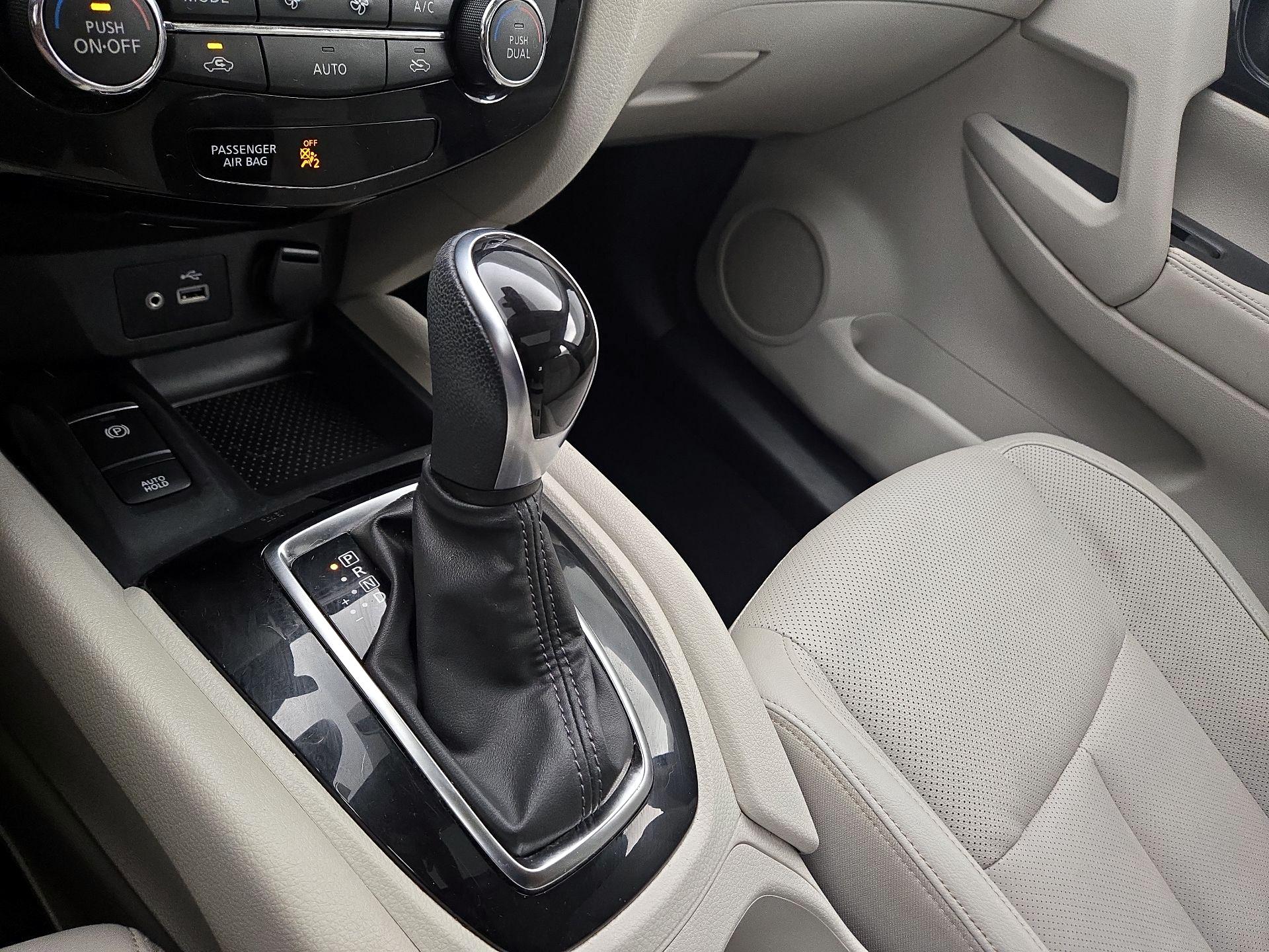 Thumbnail: 2021 Nissan Rogue Sport - 18