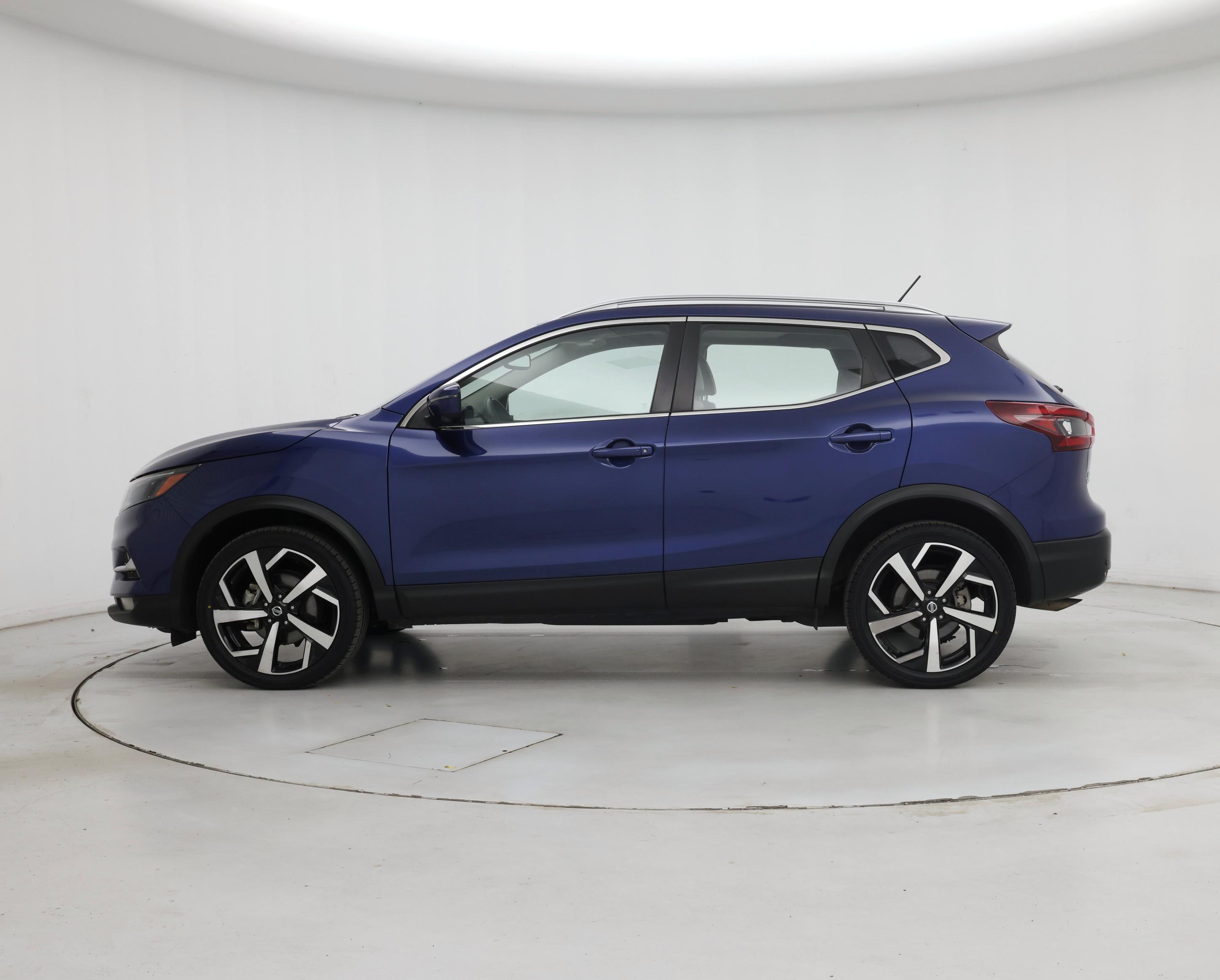 Thumbnail: 2021 Nissan Rogue Sport - 3